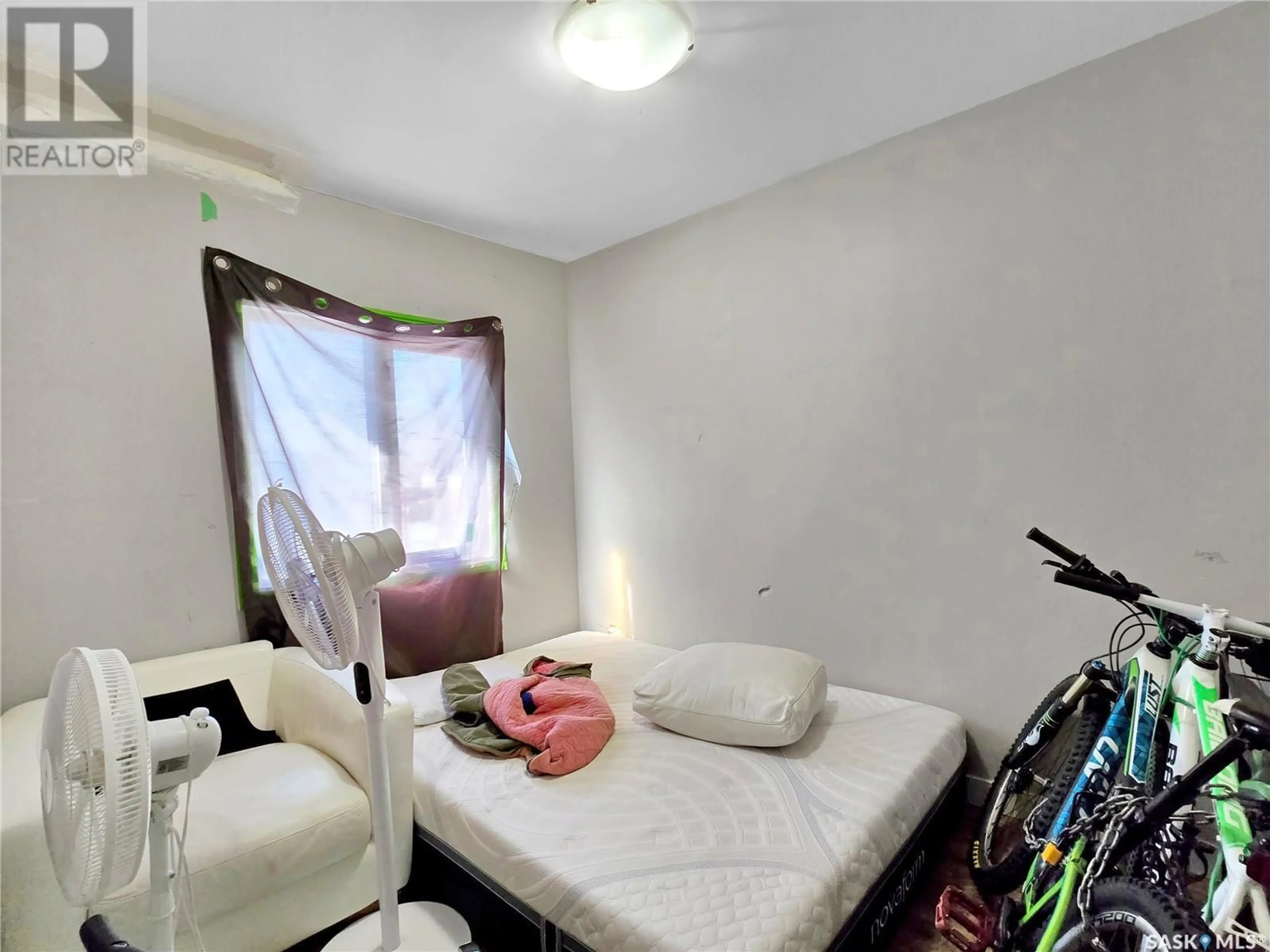 A pic of a room for 203 U AVENUE, Saskatoon Saskatchewan S7M1R8
