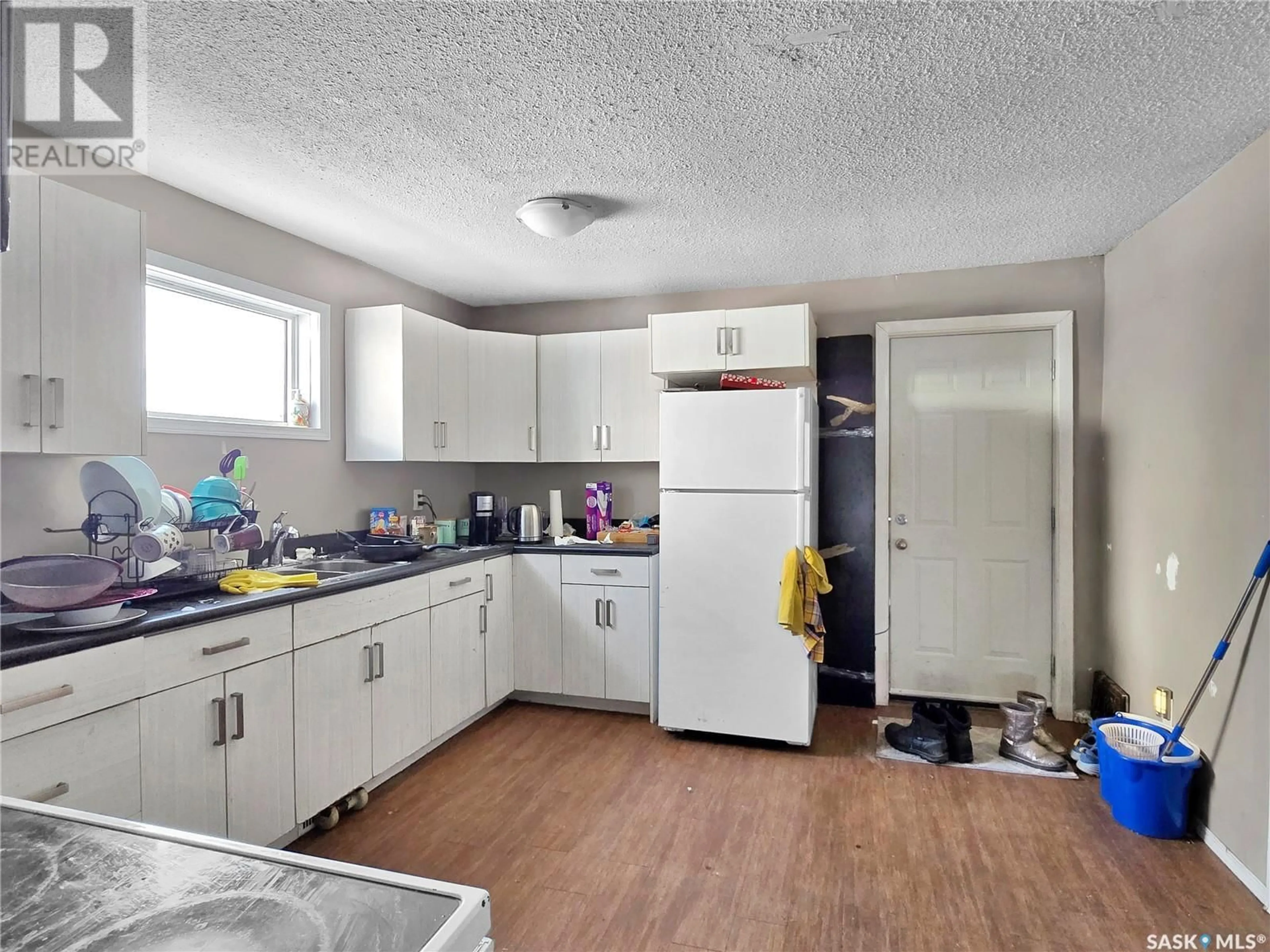 Standard kitchen, unknown for 312 E AVENUE S, Saskatoon Saskatchewan S7M1S1