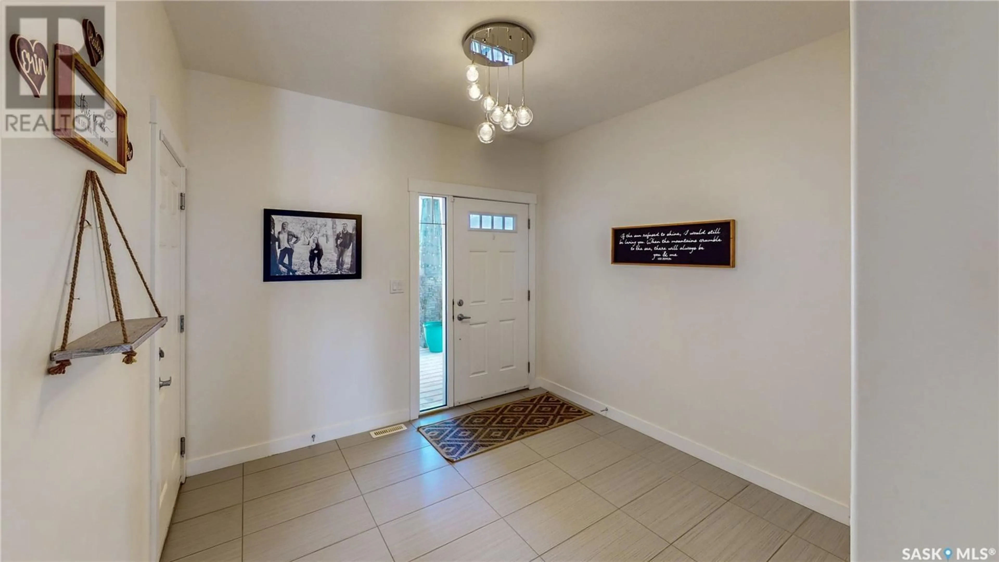 Indoor entryway for 2619 MAKOWSKY CRESCENT, Regina Saskatchewan S4X0M8