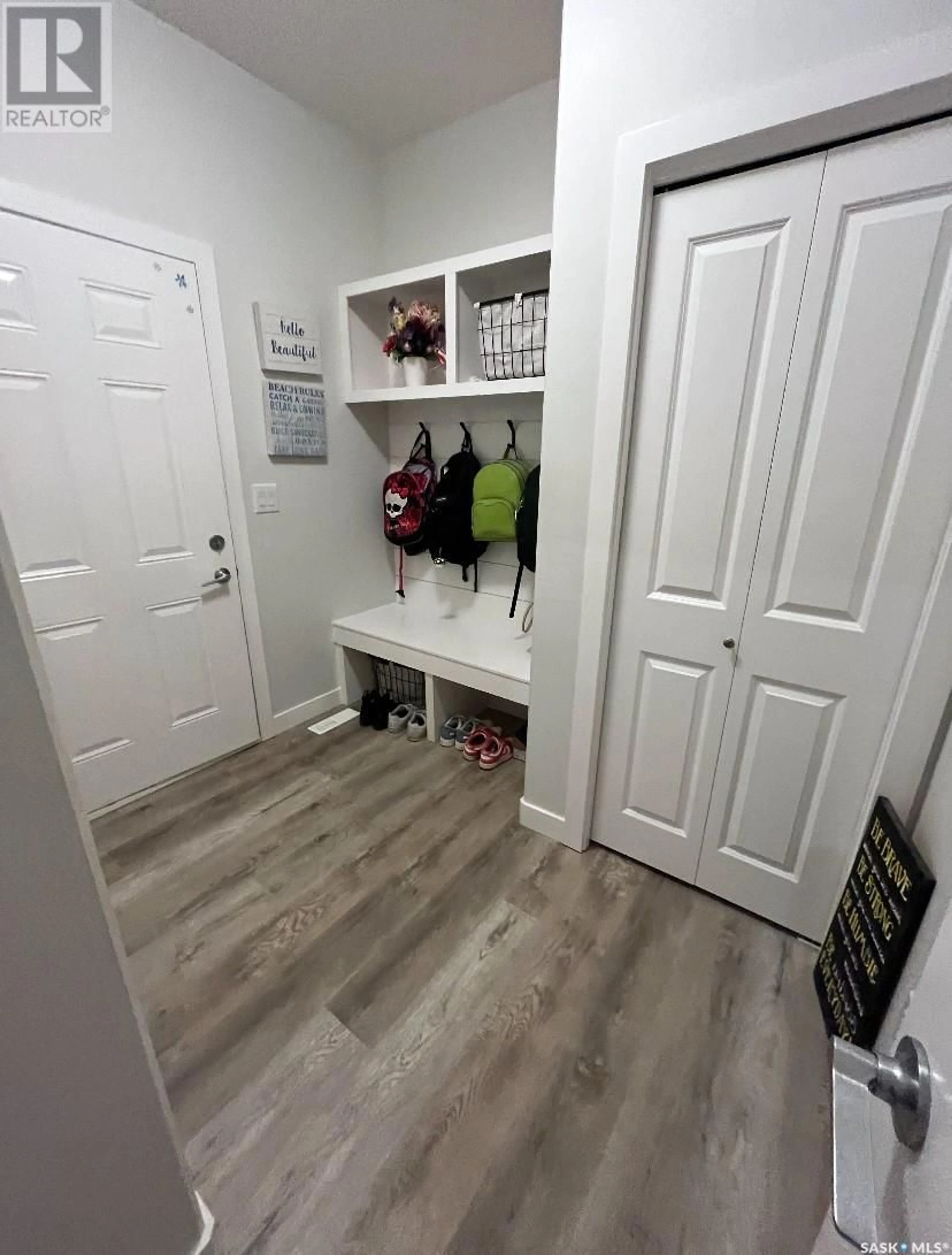 Indoor entryway for 215 SKOPIK CRESCENT, Saskatoon Saskatchewan S7V0V7