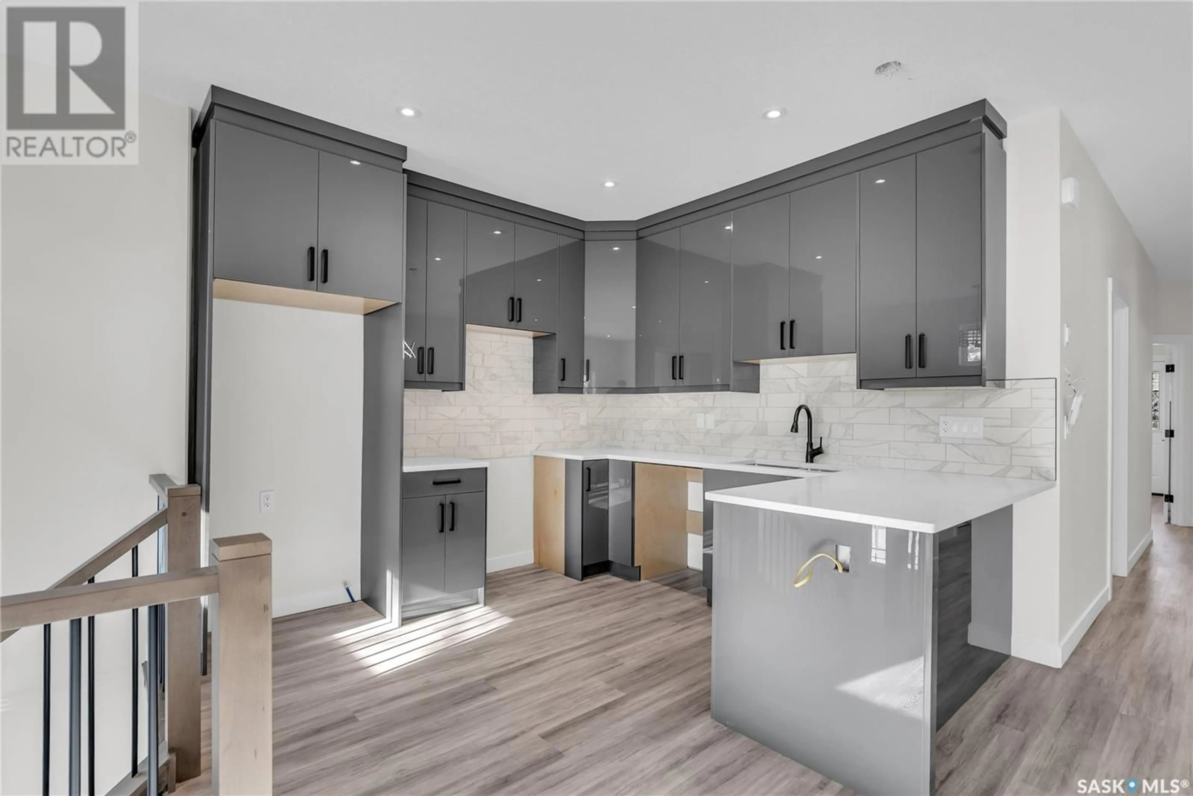 Contemporary kitchen, ceramic/tile floor for 326 I AVENUE N, Saskatoon Saskatchewan S7L2G6