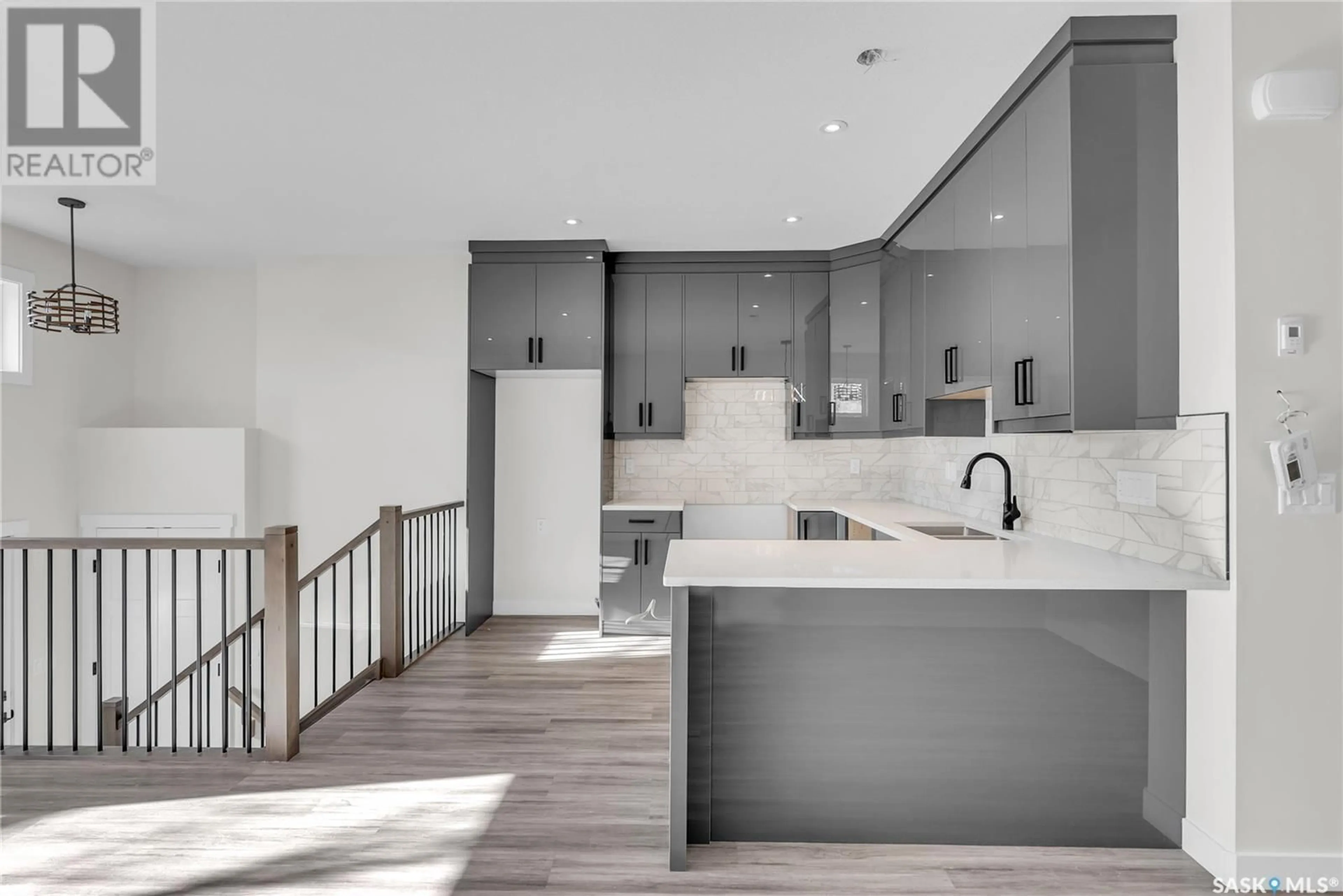 Contemporary kitchen, unknown for 326 I AVENUE N, Saskatoon Saskatchewan S7L2G6