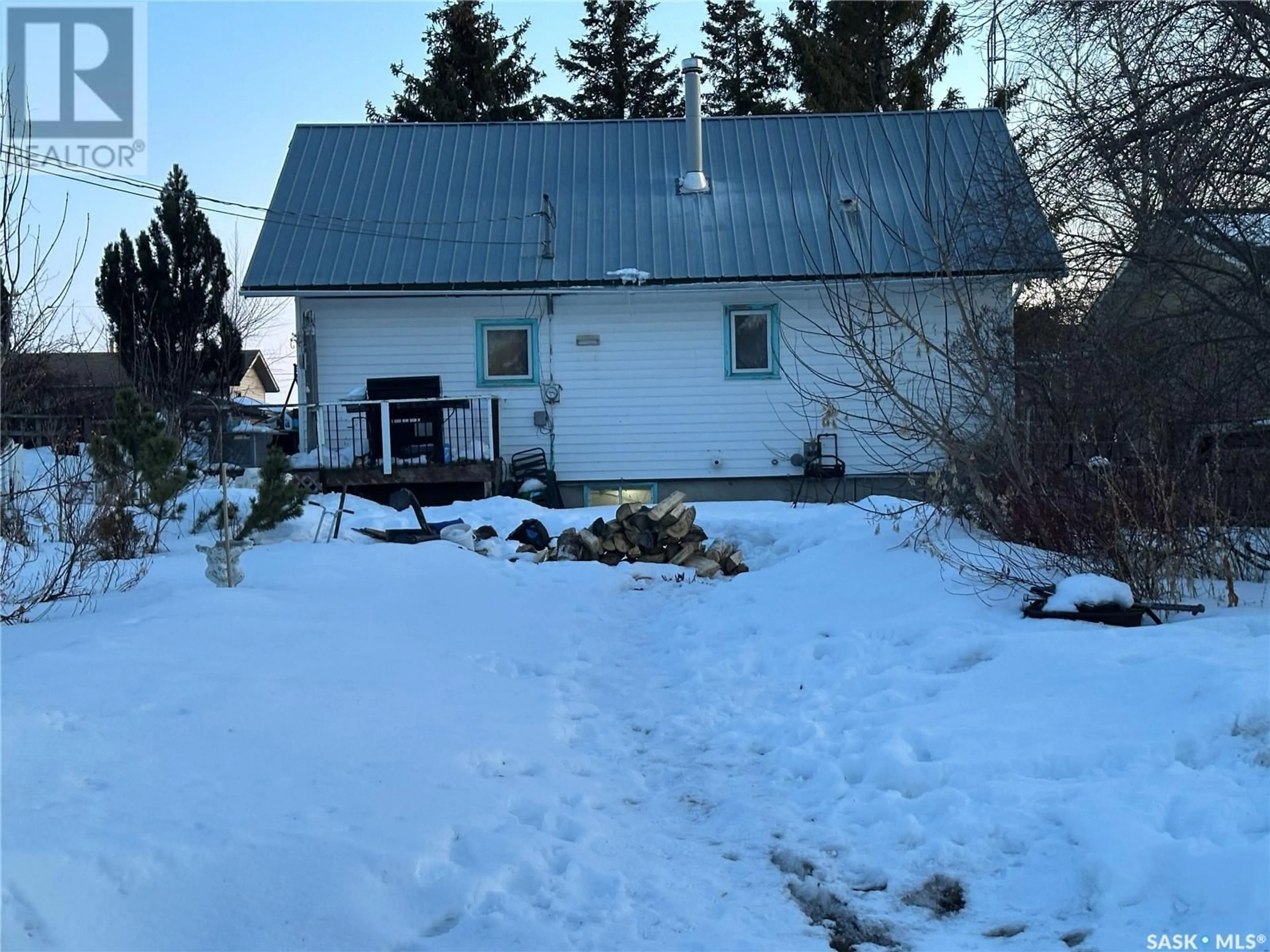 A pic from outside/outdoor area/front of a property/back of a property/a pic from drone, street for 210 7TH STREET, Wakaw Saskatchewan S0K4P0