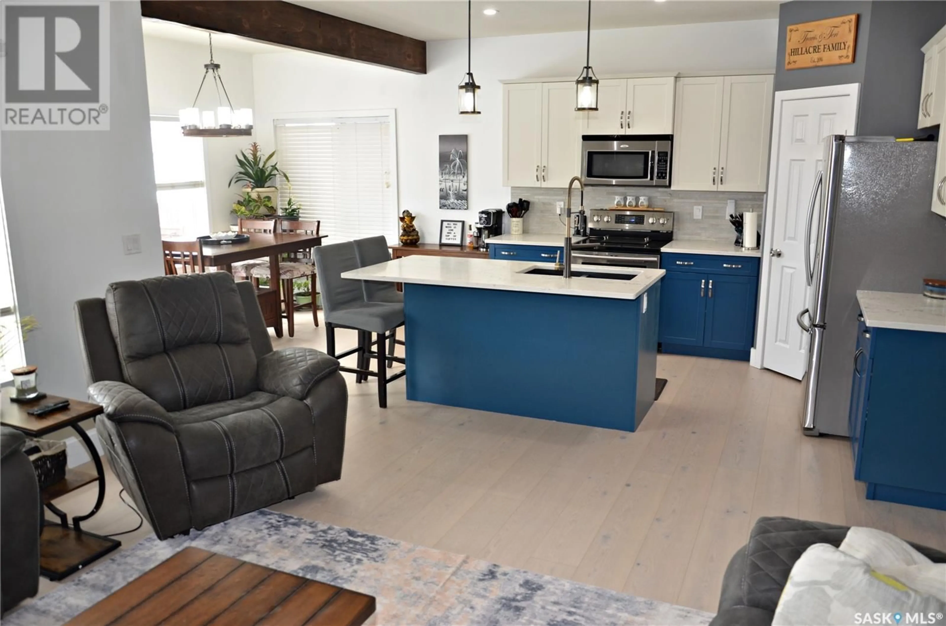 Open concept kitchen, unknown for 553 REDWOOD CRESCENT, Warman Saskatchewan S0K0A1
