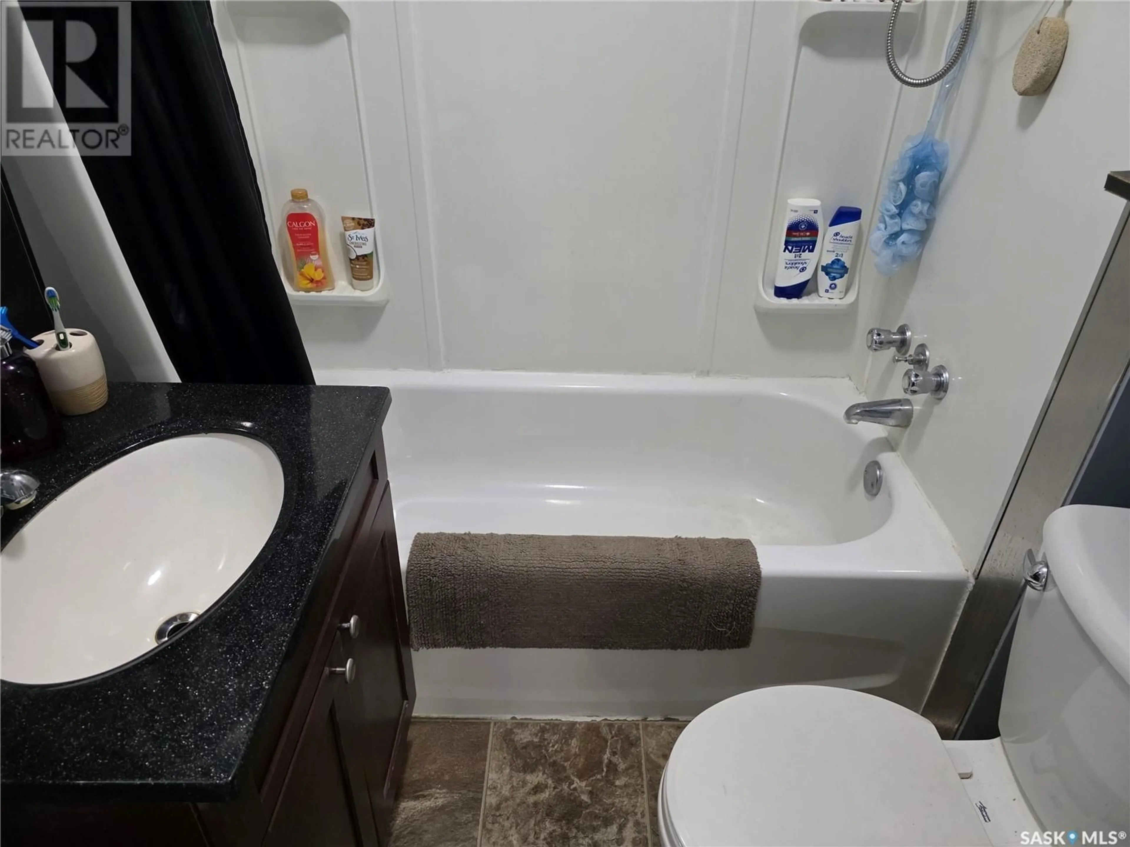 Standard bathroom, floor is not visible for 626 SKIPTON ROAD, Moose Jaw Saskatchewan S6H5T3