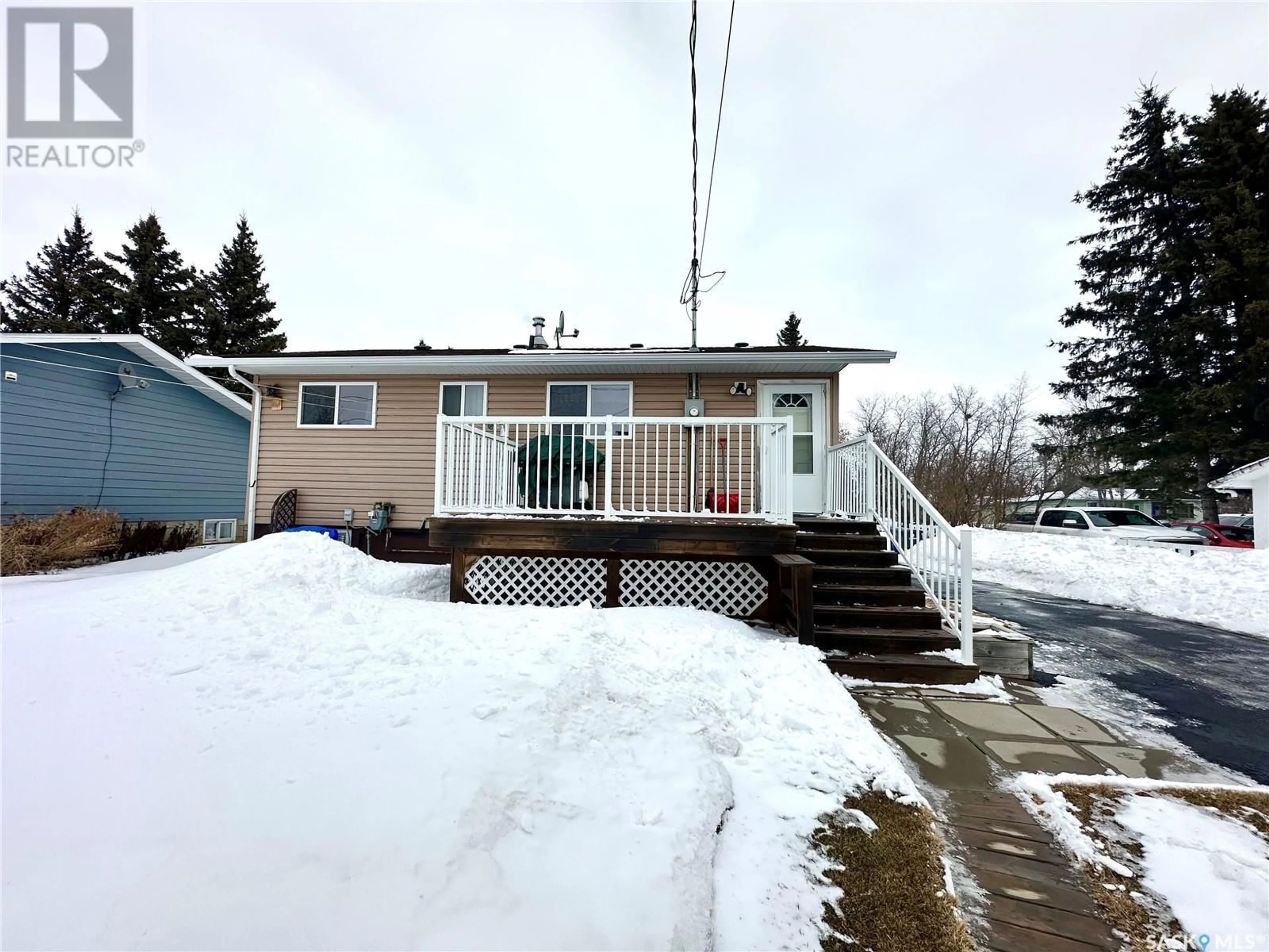 A pic from outside/outdoor area/front of a property/back of a property/a pic from drone, street for 303 3RD STREET, Medstead Saskatchewan S0M1W0