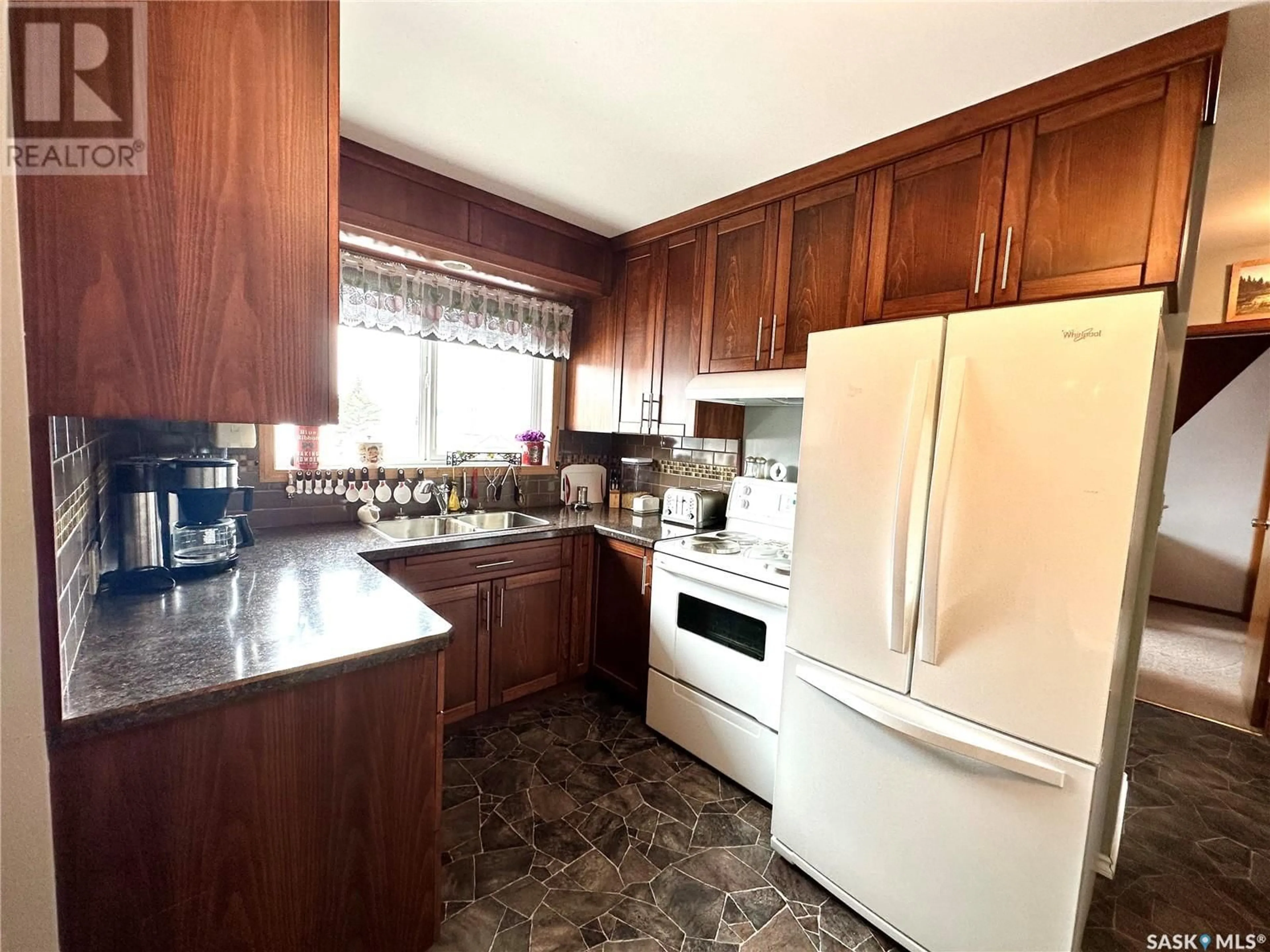Standard kitchen, unknown for 303 3RD STREET, Medstead Saskatchewan S0M1W0