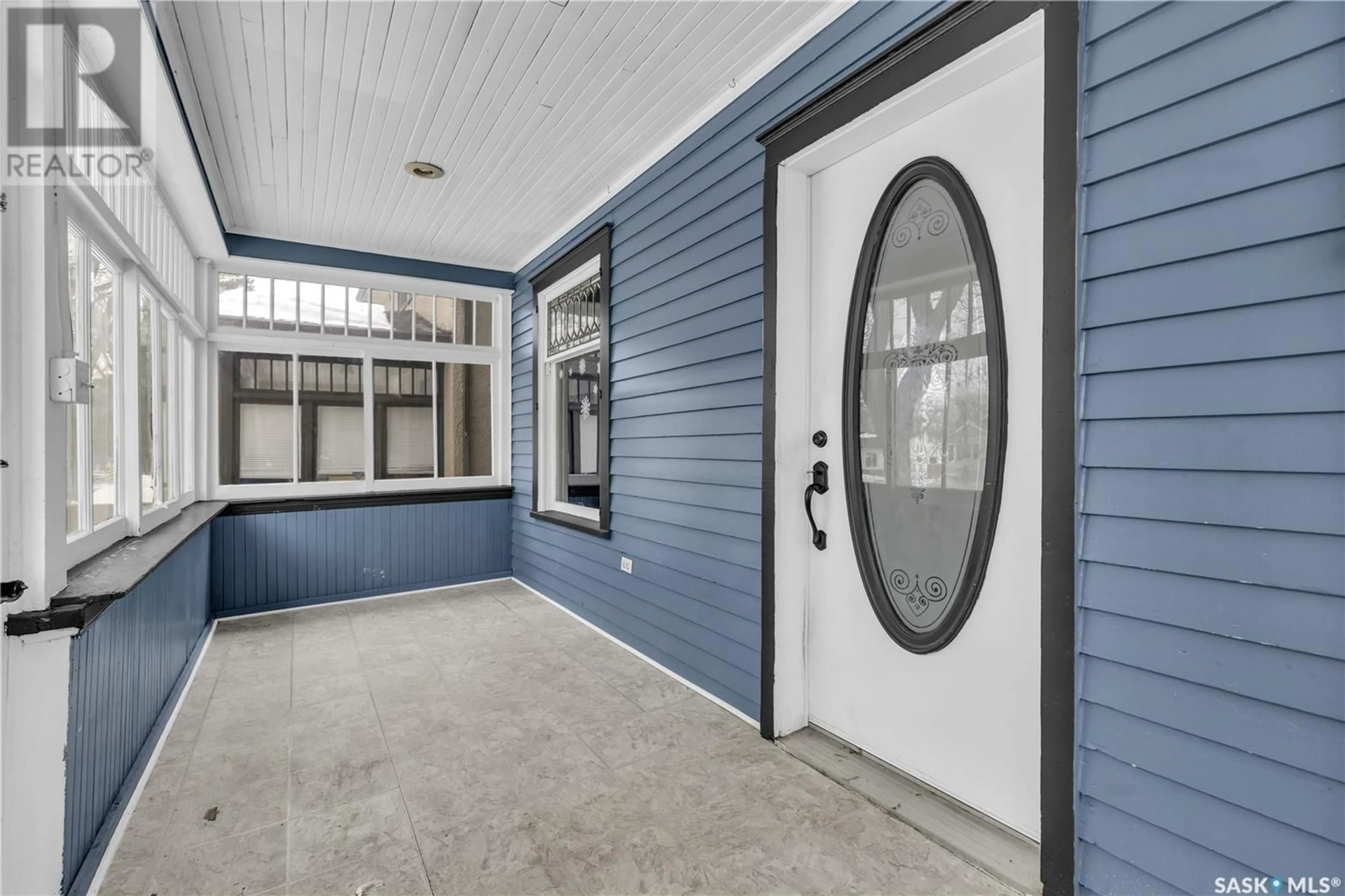 Indoor entryway for 315 29TH STREET, Saskatoon Saskatchewan S7L0M2