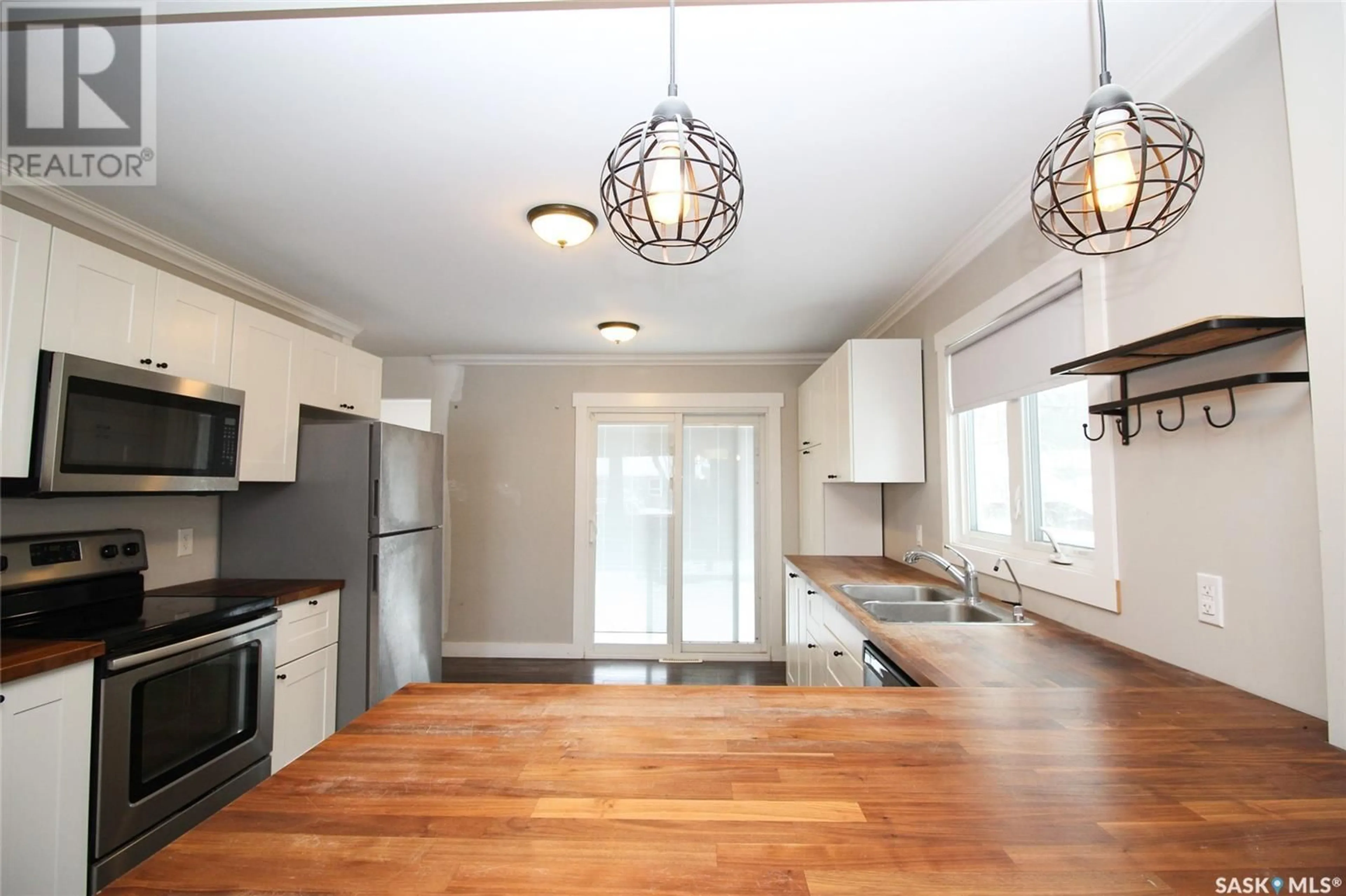 Open concept kitchen, unknown for 711 4TH STREET, Shaunavon Saskatchewan S0N2M0
