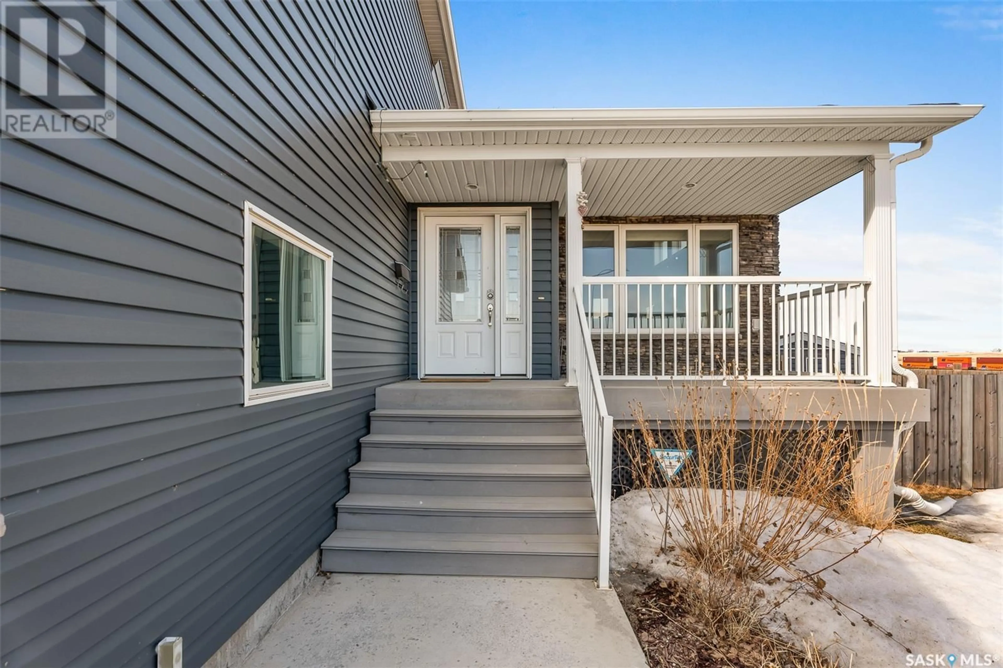 Home with vinyl exterior material, unknown for 26 BELMONT CRESCENT, Moose Jaw Saskatchewan S6K1C5