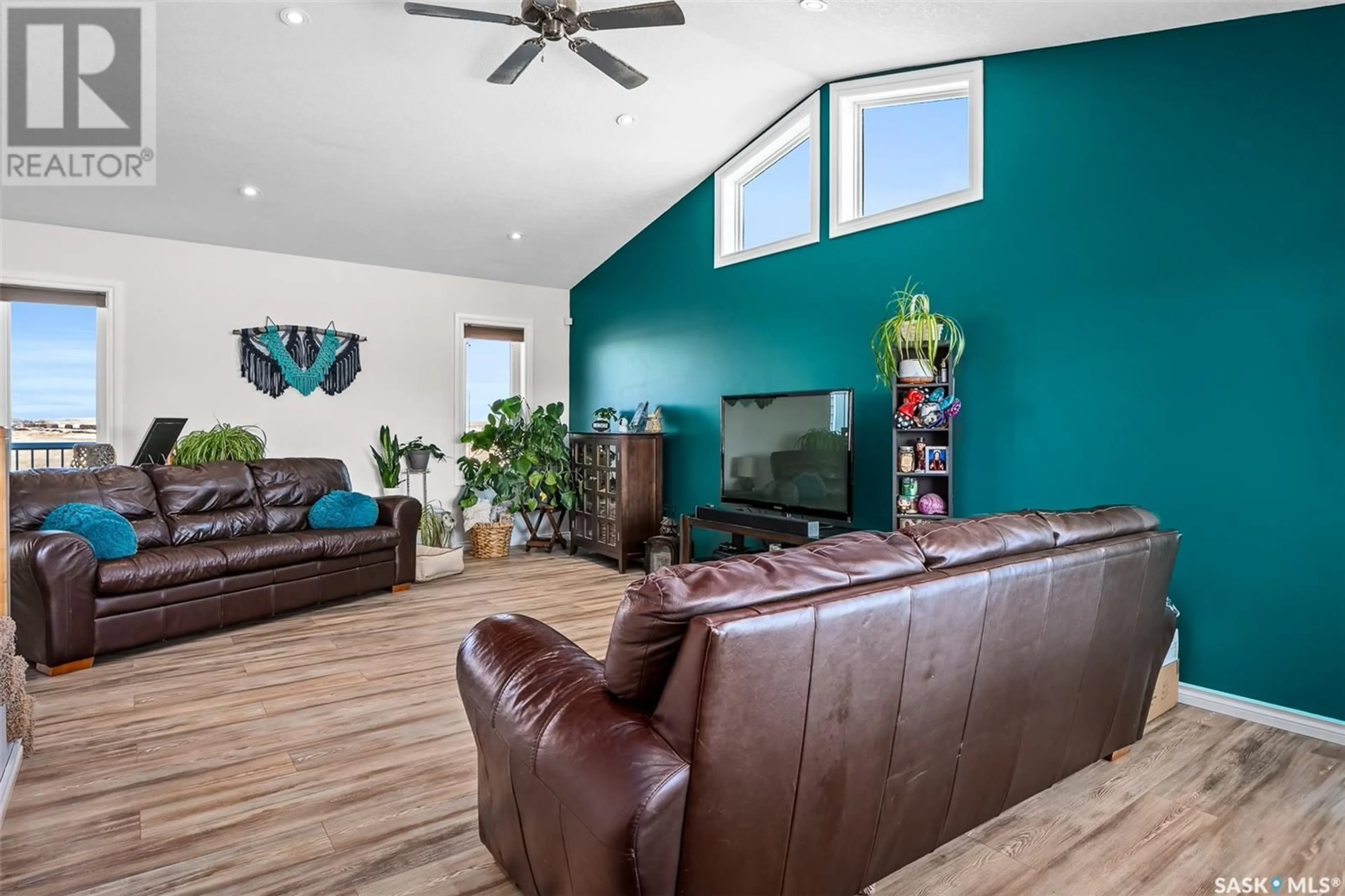 Living room with furniture, unknown for 26 BELMONT CRESCENT, Moose Jaw Saskatchewan S6K1C5