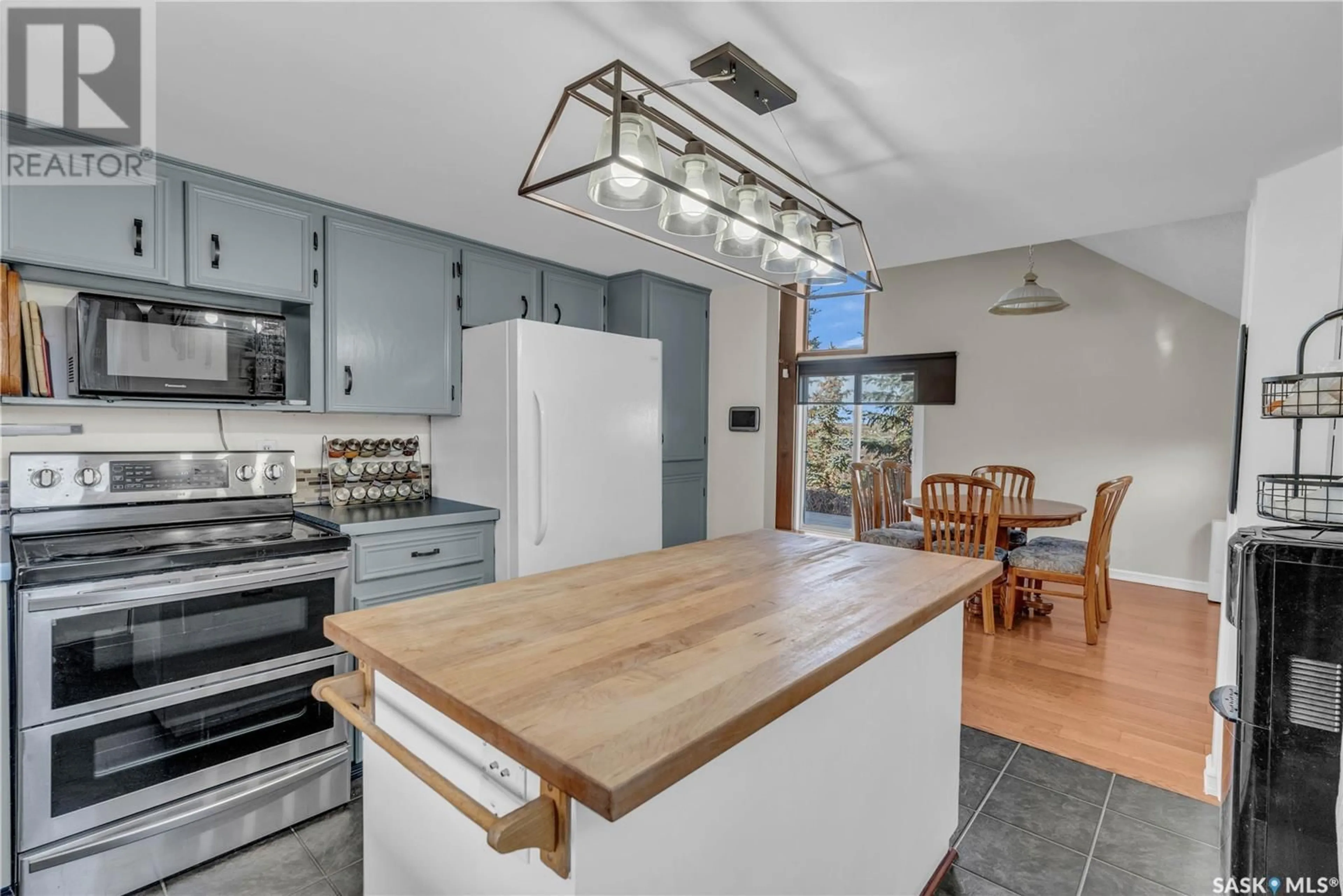 Open concept kitchen, unknown for 256 WOODLAND AVENUE, Buena Vista Saskatchewan S2V1B3