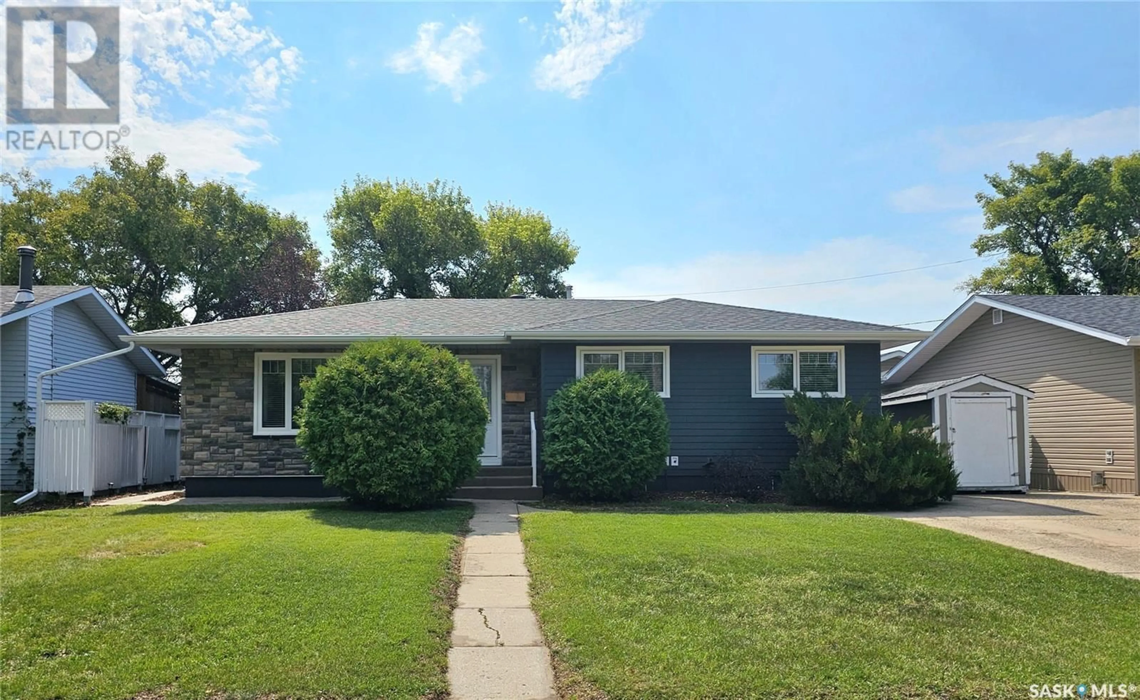 Home with vinyl exterior material, street for 445 LAURIER DRIVE, Swift Current Saskatchewan S9H1L3