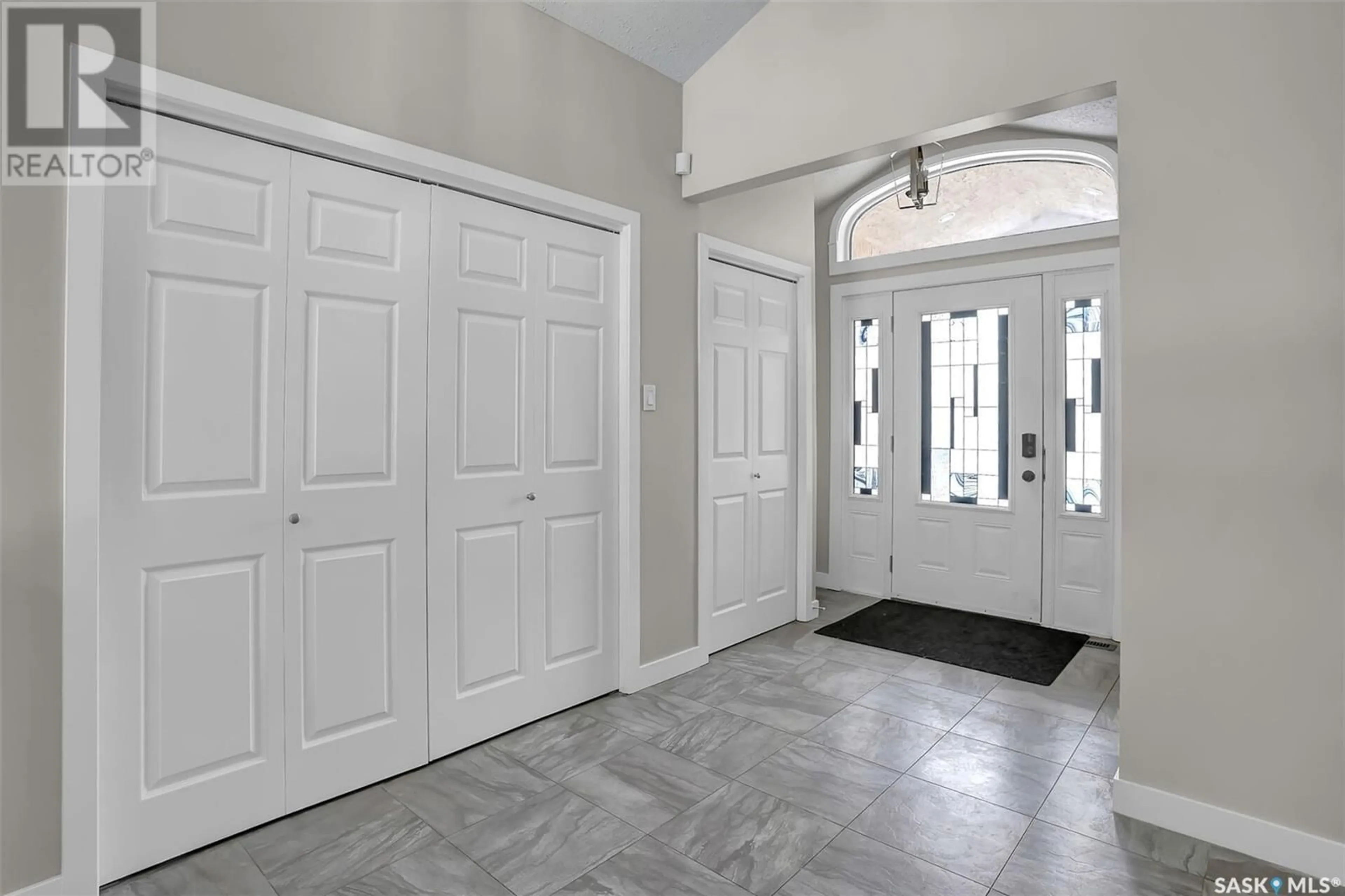 Indoor entryway for 5006 WASCANA VISTA COURT, Regina Saskatchewan S4V2S2