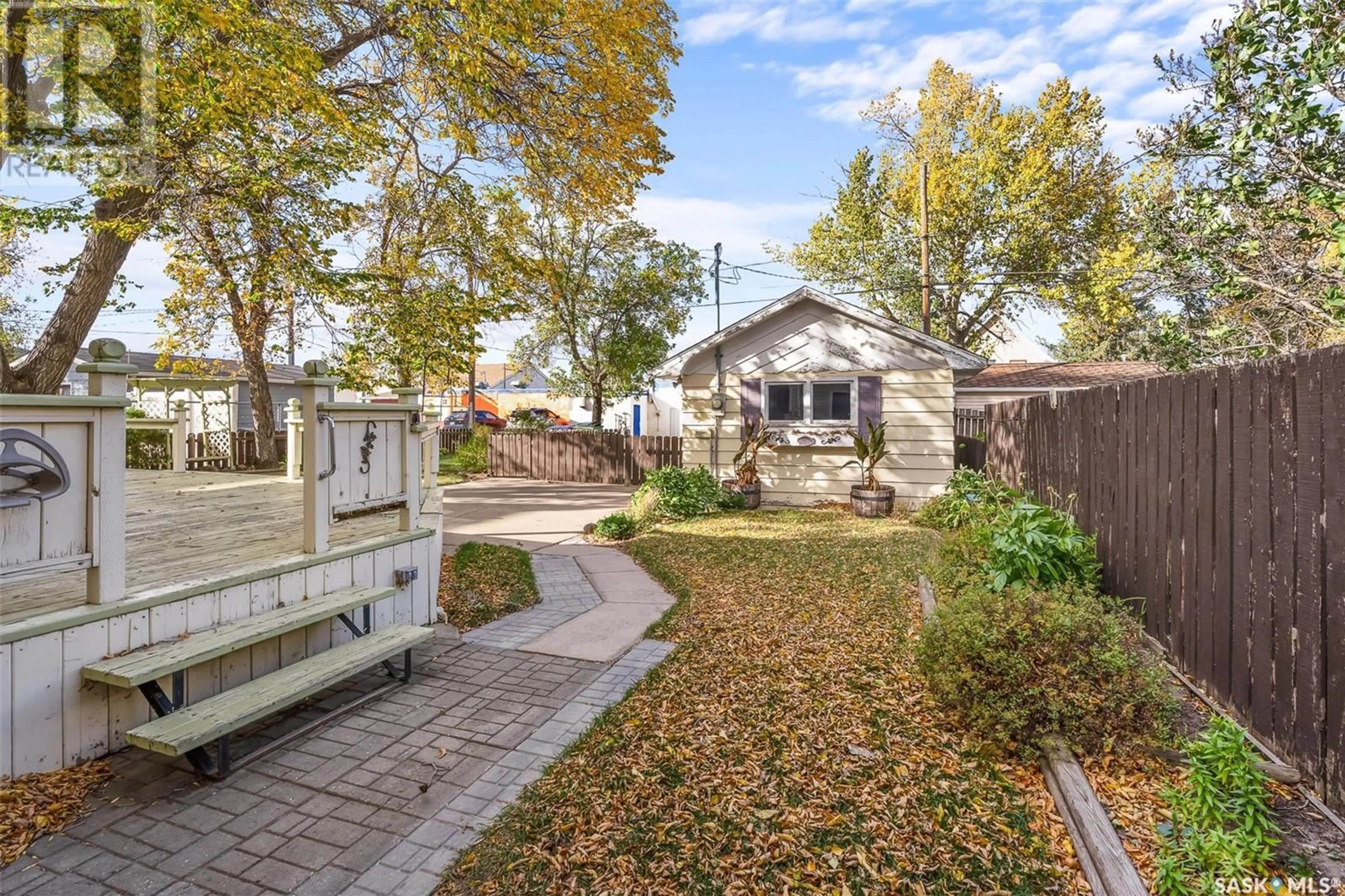 Patio, street for 122 LILLOOET STREET E, Moose Jaw Saskatchewan S6H4S5