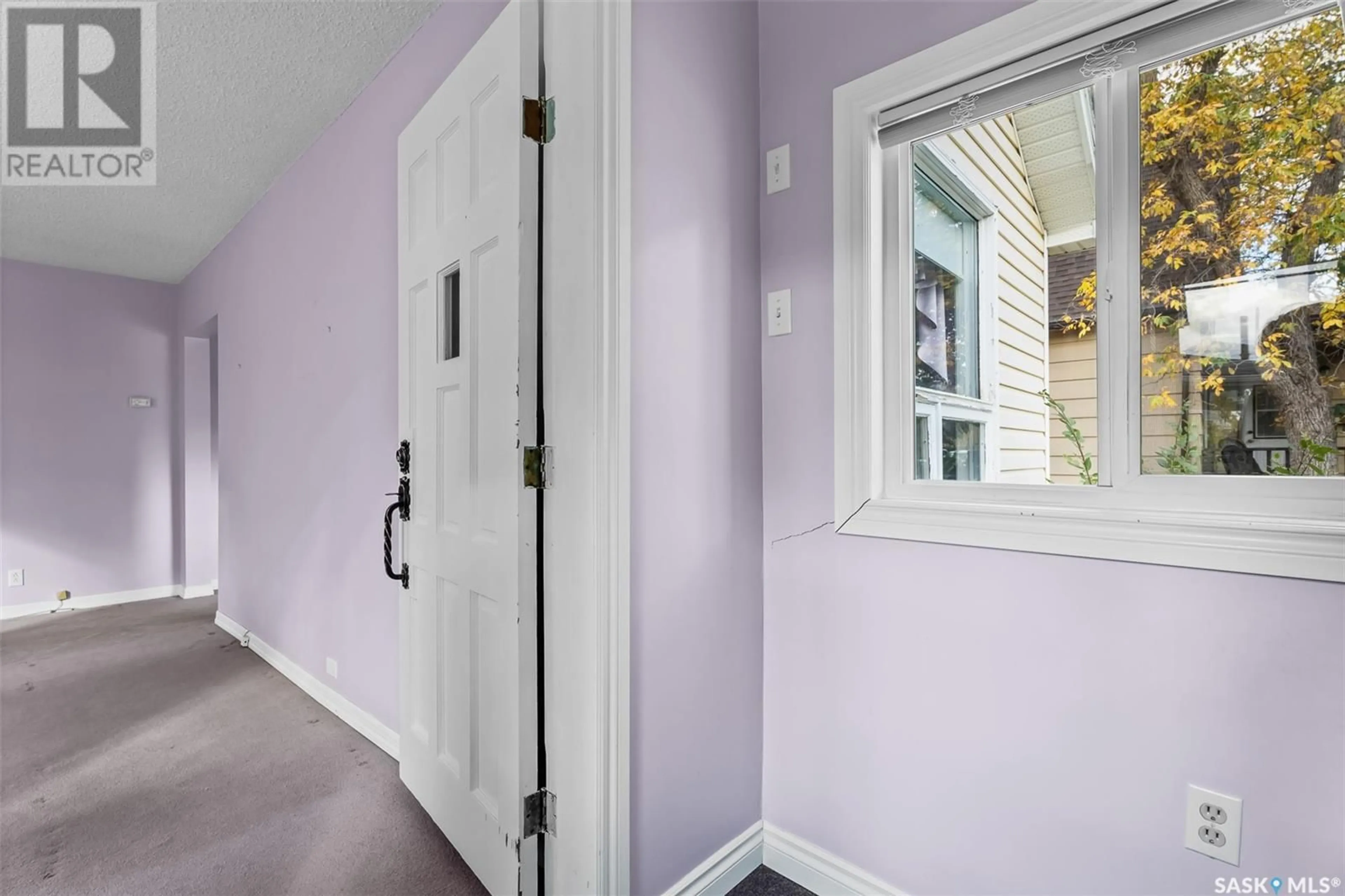 Indoor entryway for 122 LILLOOET STREET E, Moose Jaw Saskatchewan S6H4S5
