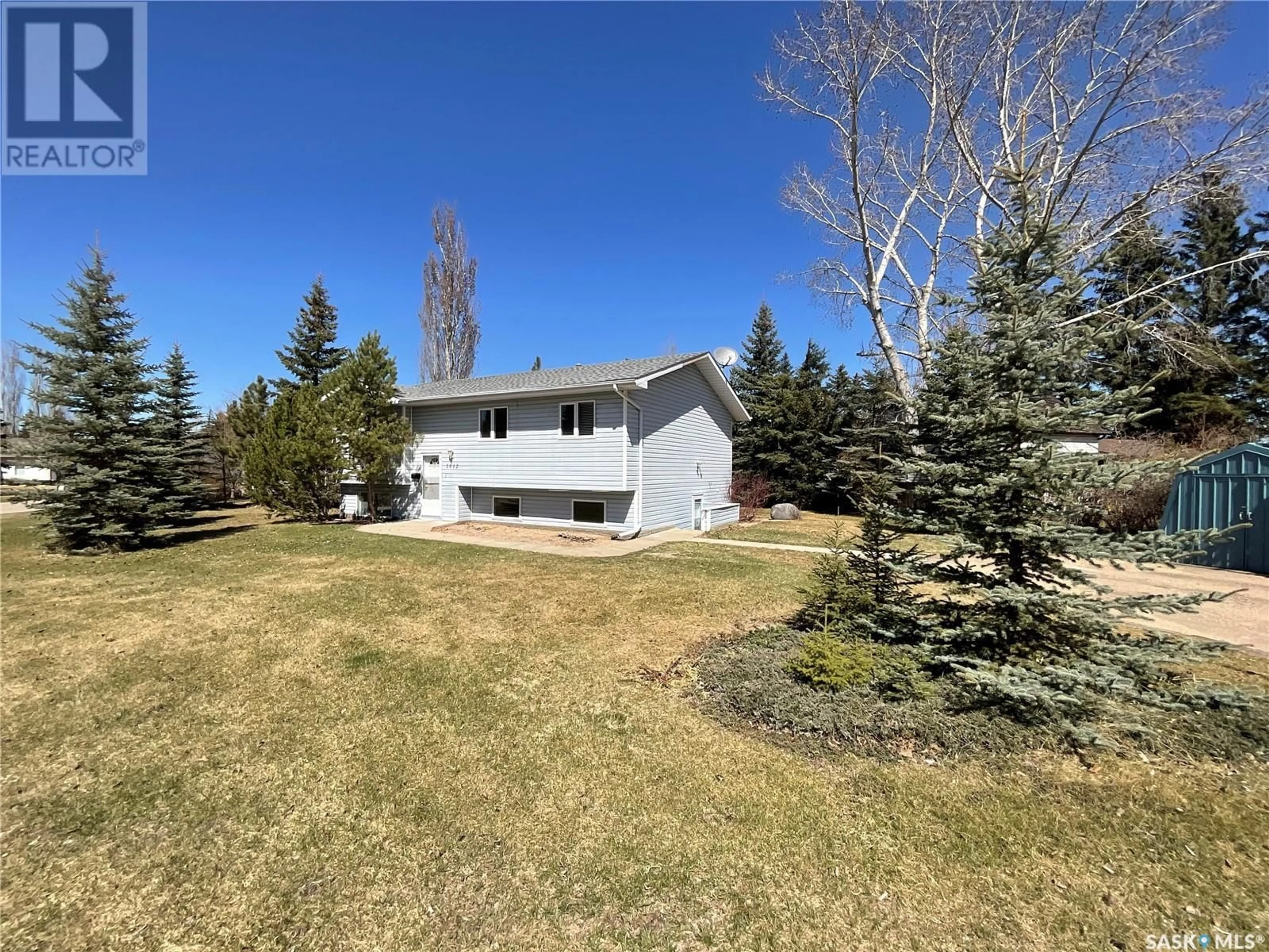 A pic from outside/outdoor area/front of a property/back of a property/a pic from drone, unknown for 1012 POPLAR CRESCENT, Waldheim Saskatchewan S0K4R0
