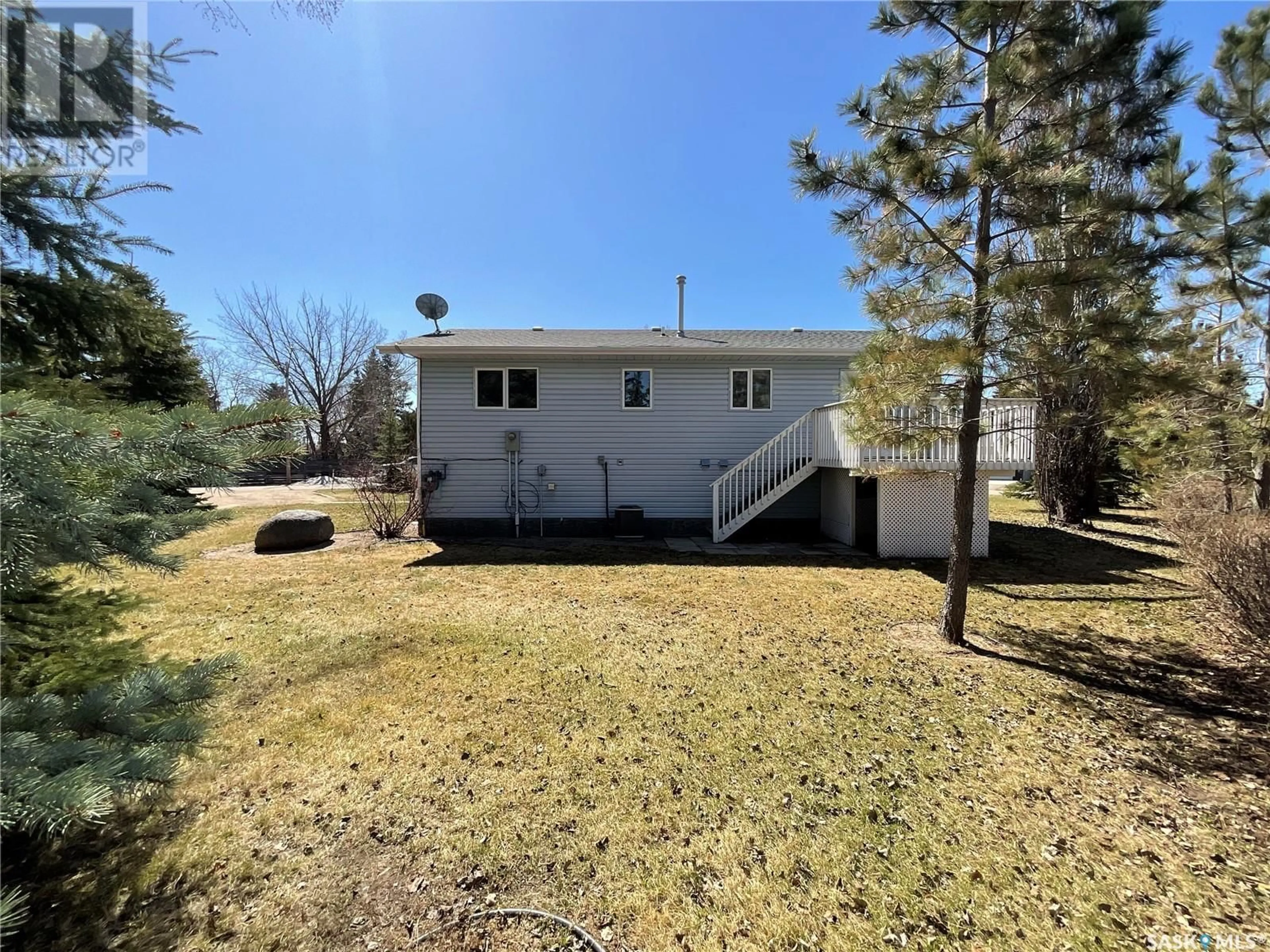 A pic from outside/outdoor area/front of a property/back of a property/a pic from drone, unknown for 1012 POPLAR CRESCENT, Waldheim Saskatchewan S0K4R0