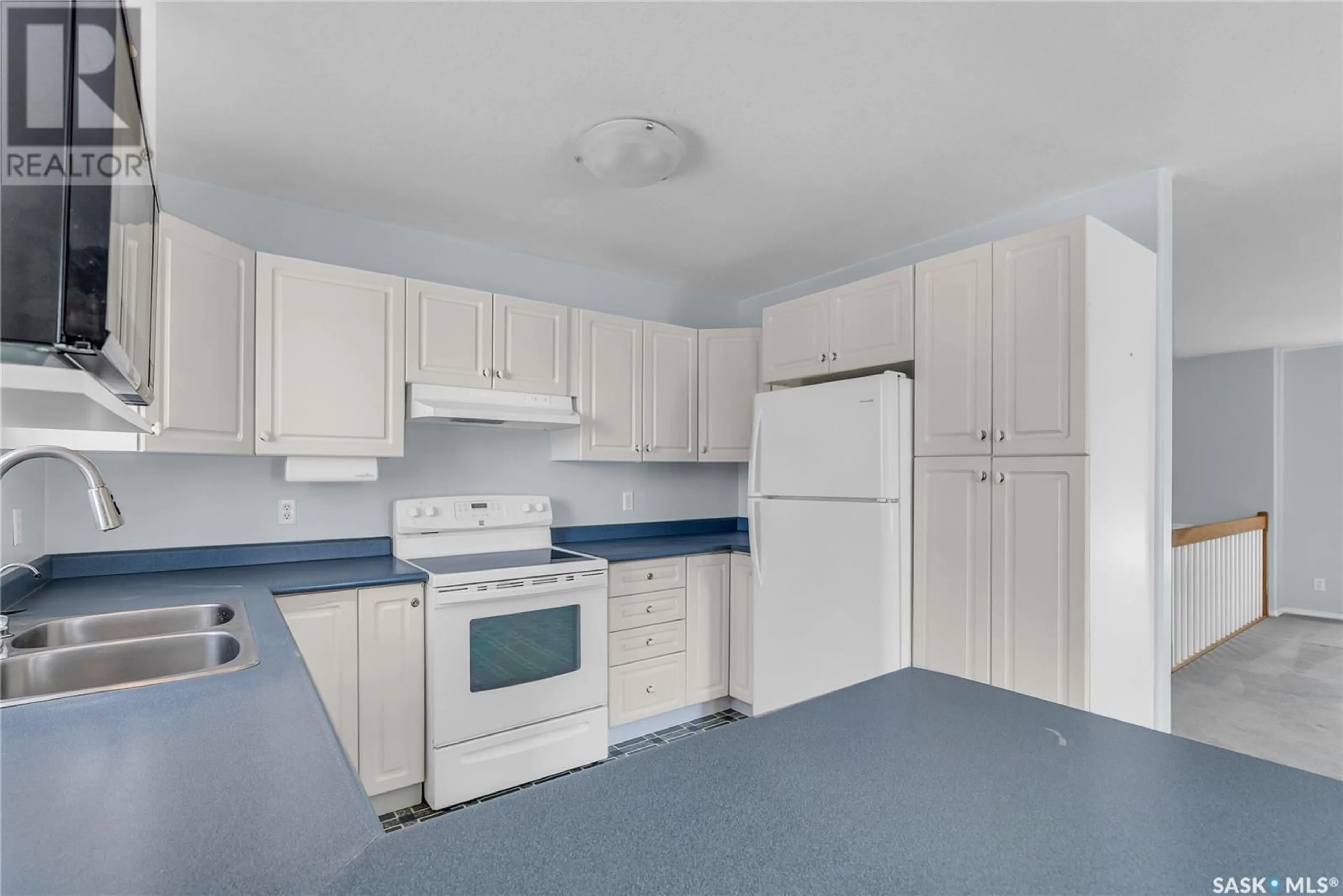 Standard kitchen, unknown for 1012 POPLAR CRESCENT, Waldheim Saskatchewan S0K4R0