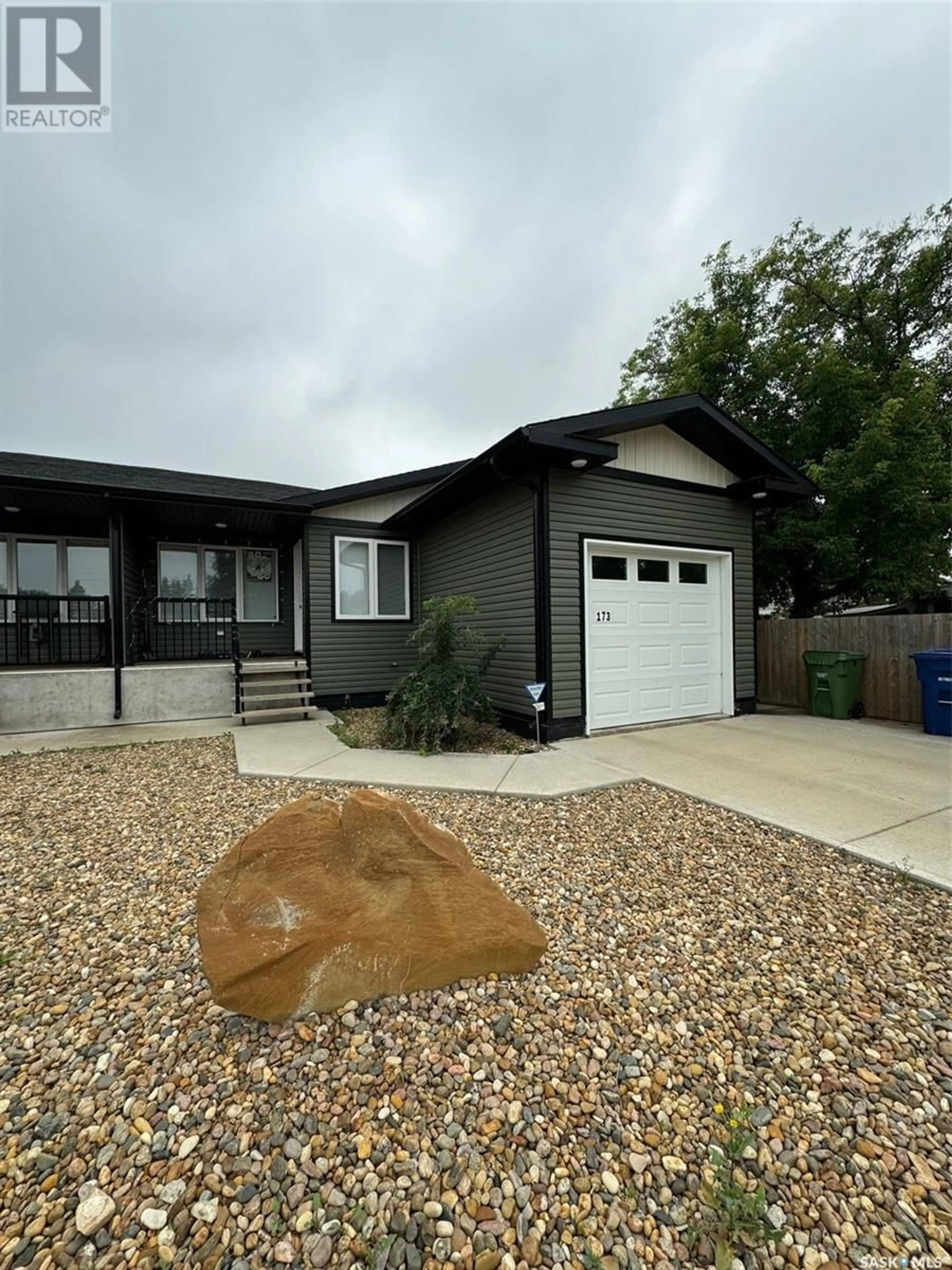 Home with vinyl exterior material, street for 173 26TH STREET, Battleford Saskatchewan S0M0E0