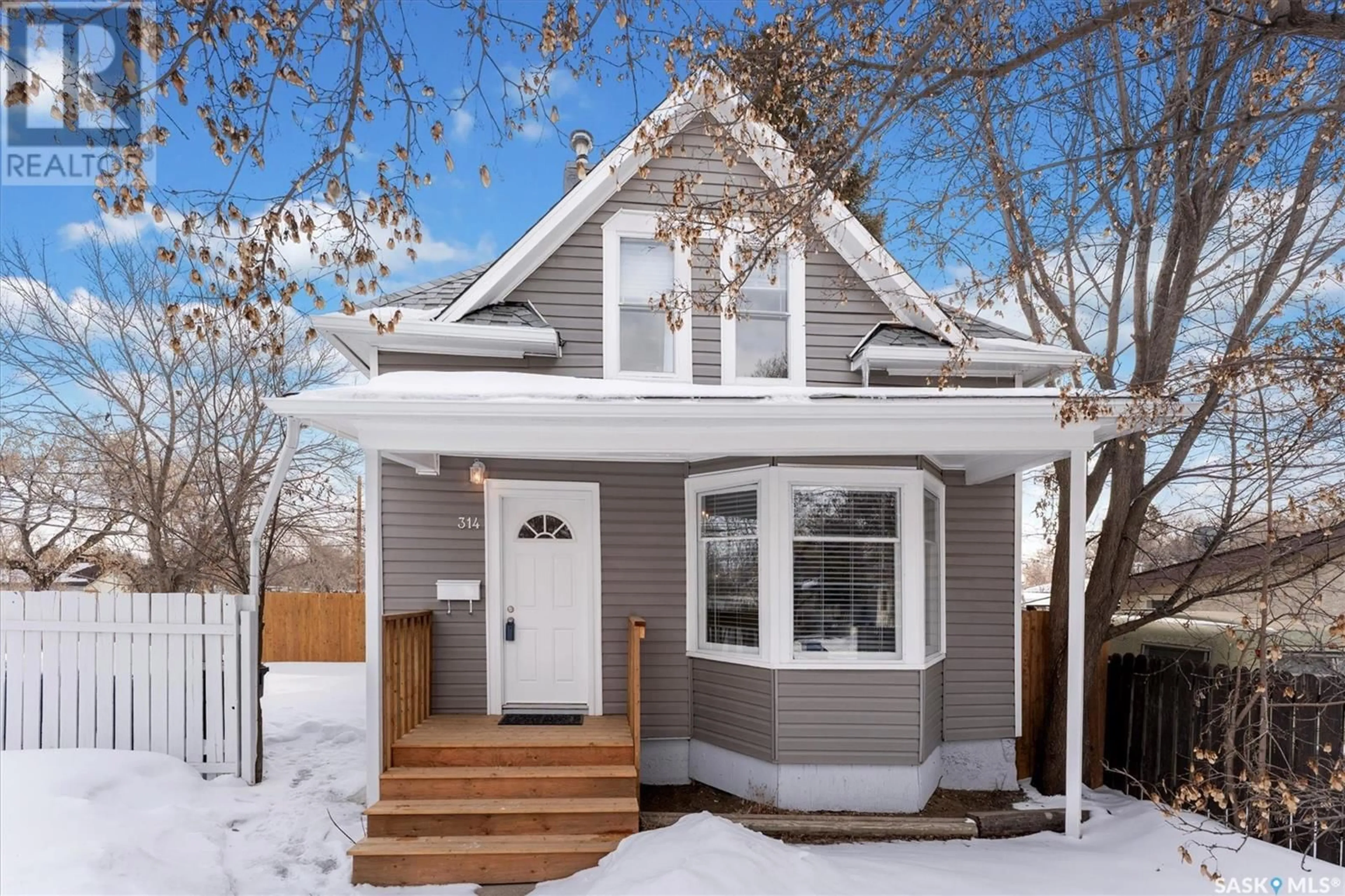Home with vinyl exterior material, street for 314 U AVENUE, Saskatoon Saskatchewan S7M3C3