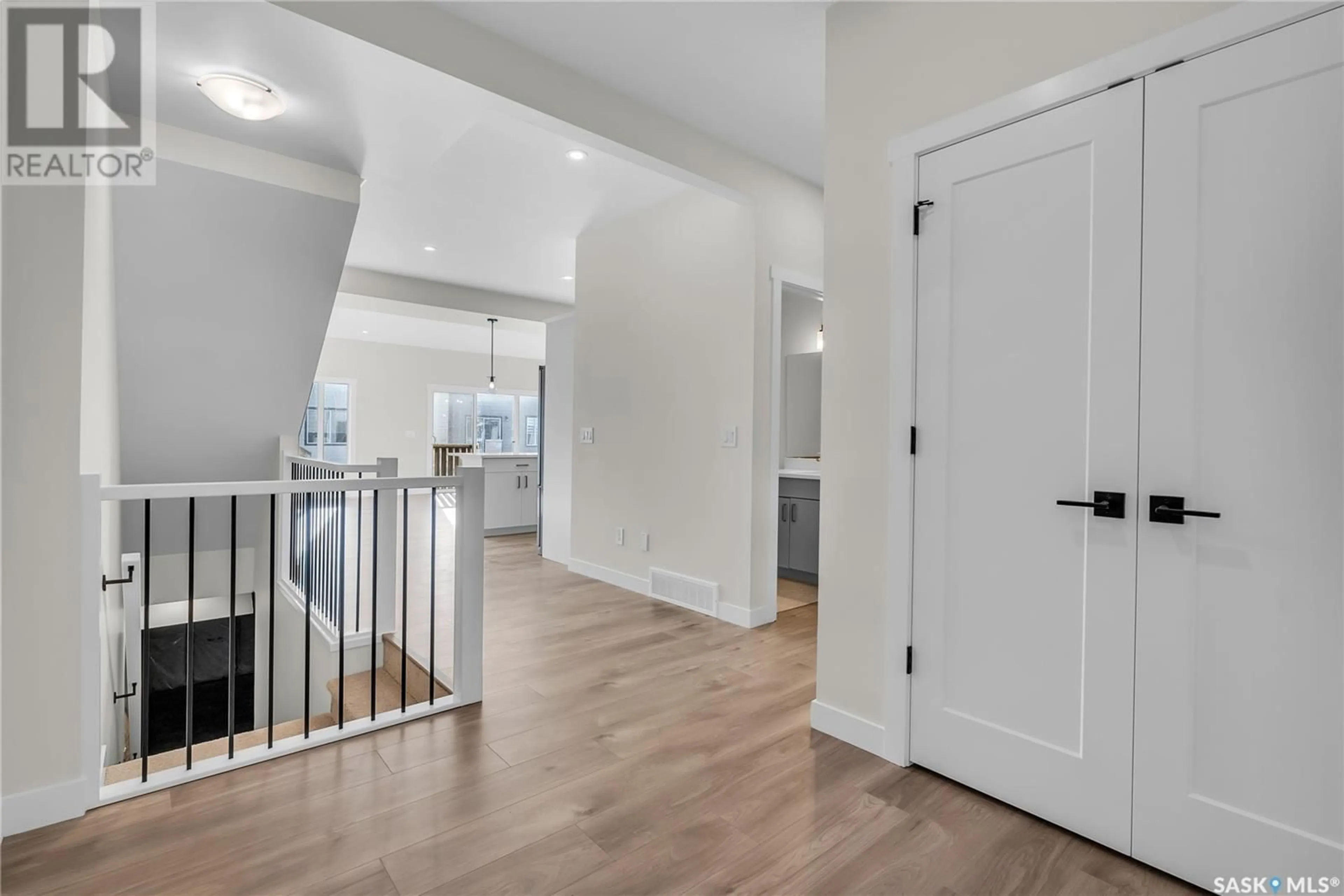 Indoor entryway for 372 LESKIW BEND, Saskatoon Saskatchewan S7V1R5