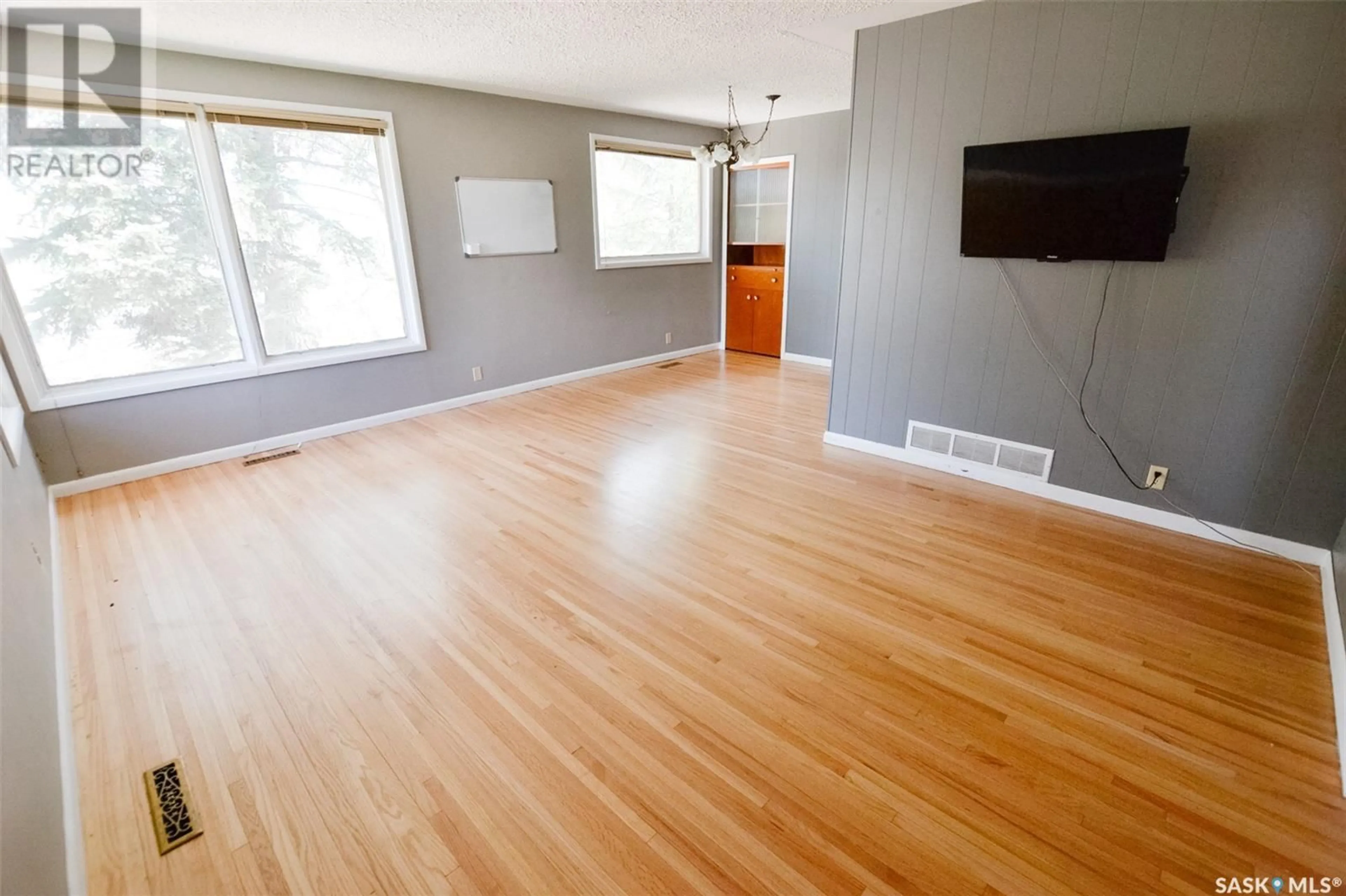 A pic of a room for 2500-2502 ELPHINSTONE STREET, Regina Saskatchewan S4S0J6