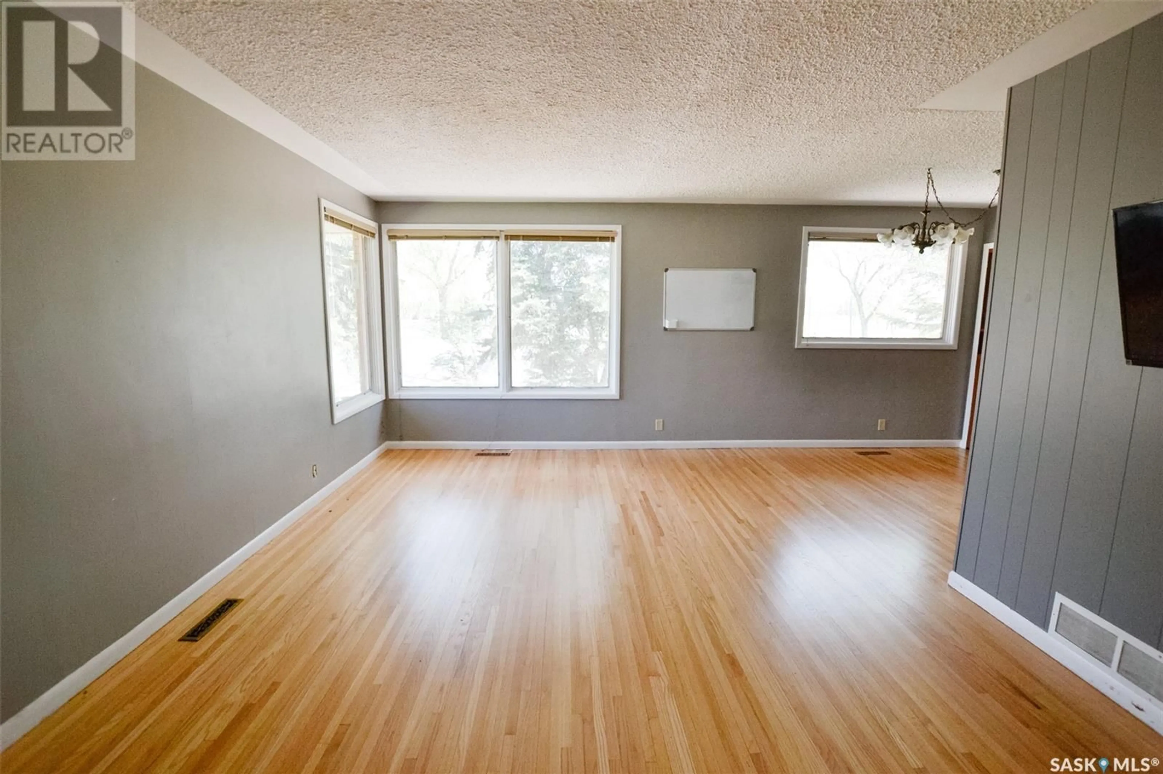 A pic of a room for 2500-2502 ELPHINSTONE STREET, Regina Saskatchewan S4S0J6