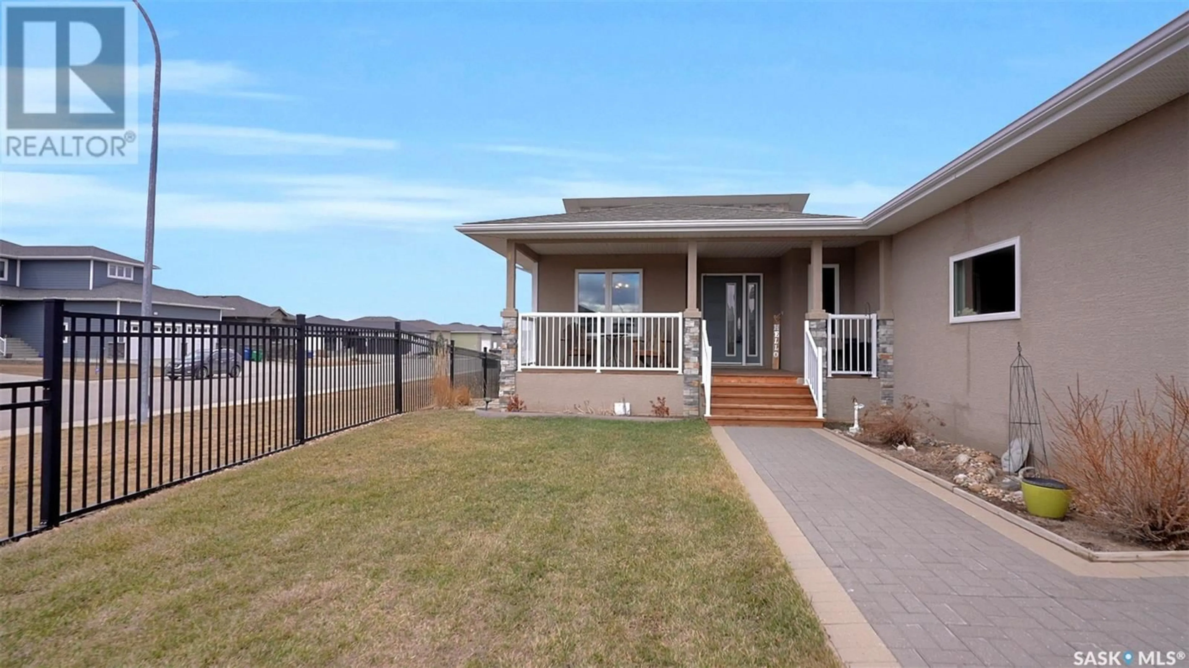 Home with vinyl exterior material, water/lake/river/ocean view for 1148 MEIER DRIVE, Moose Jaw Saskatchewan S6J0B2