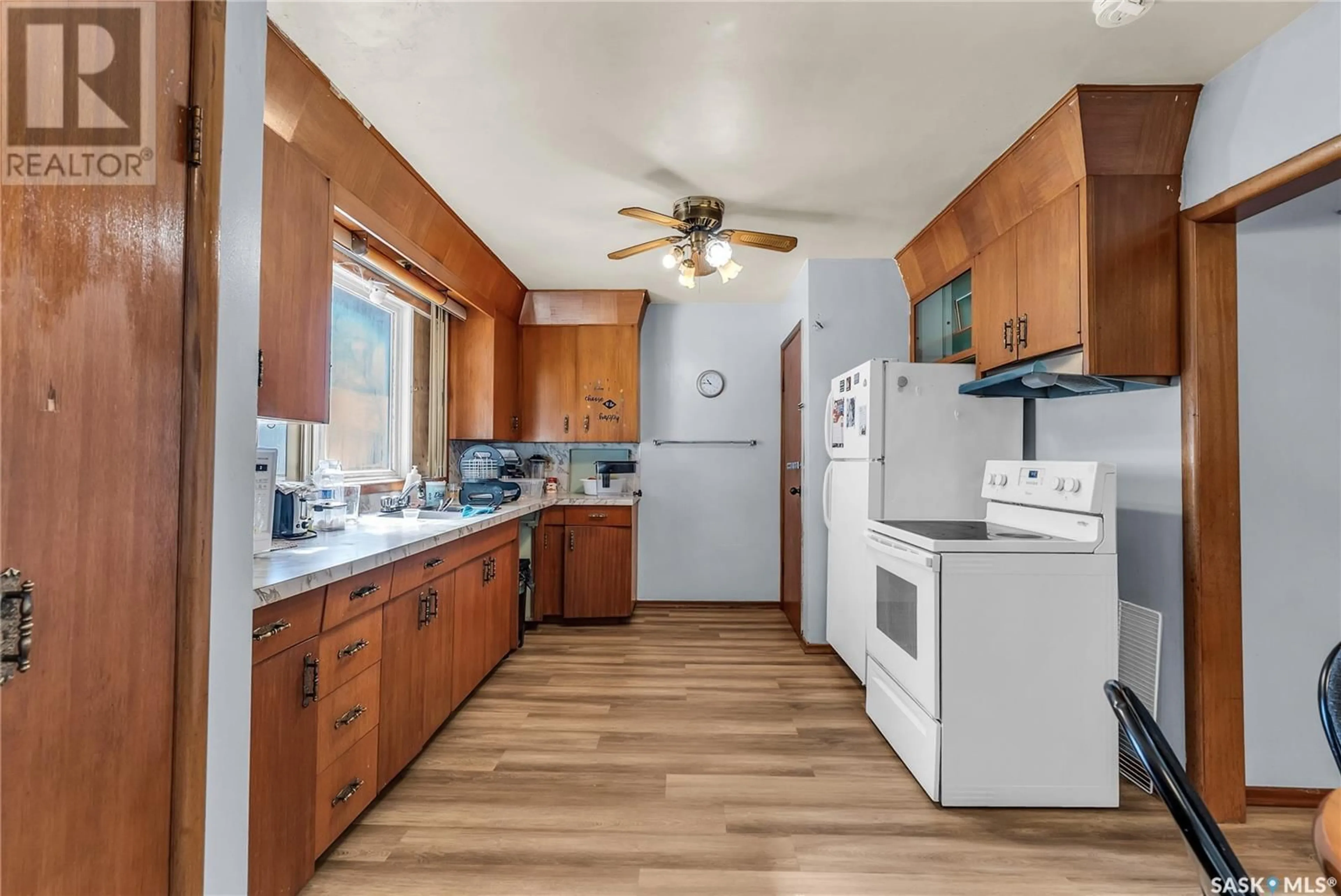 Standard kitchen, unknown for 205 P AVENUE, Saskatoon Saskatchewan S7L2V6