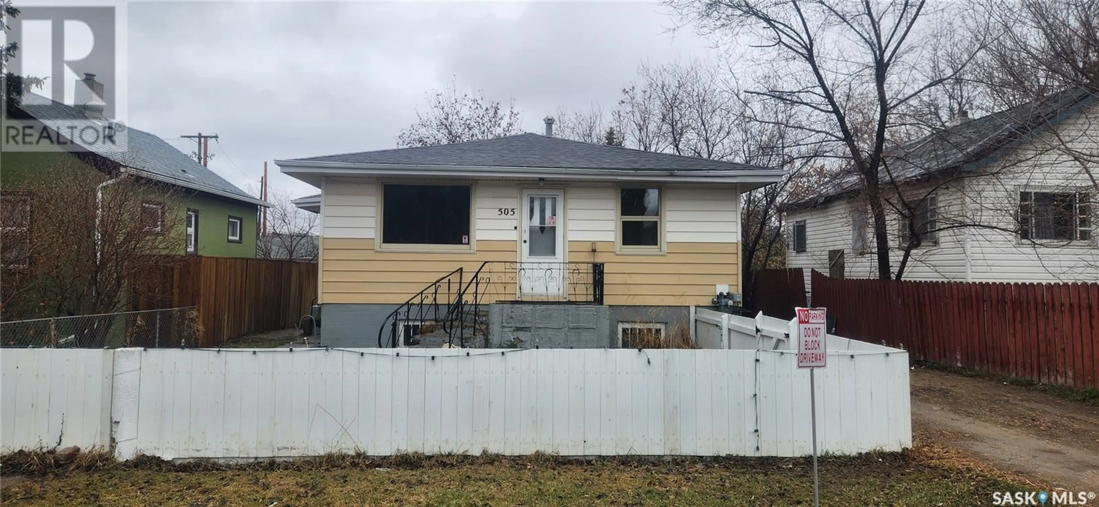 Home with vinyl exterior material, street for 505 M AVENUE, Saskatoon Saskatchewan S7L2S7