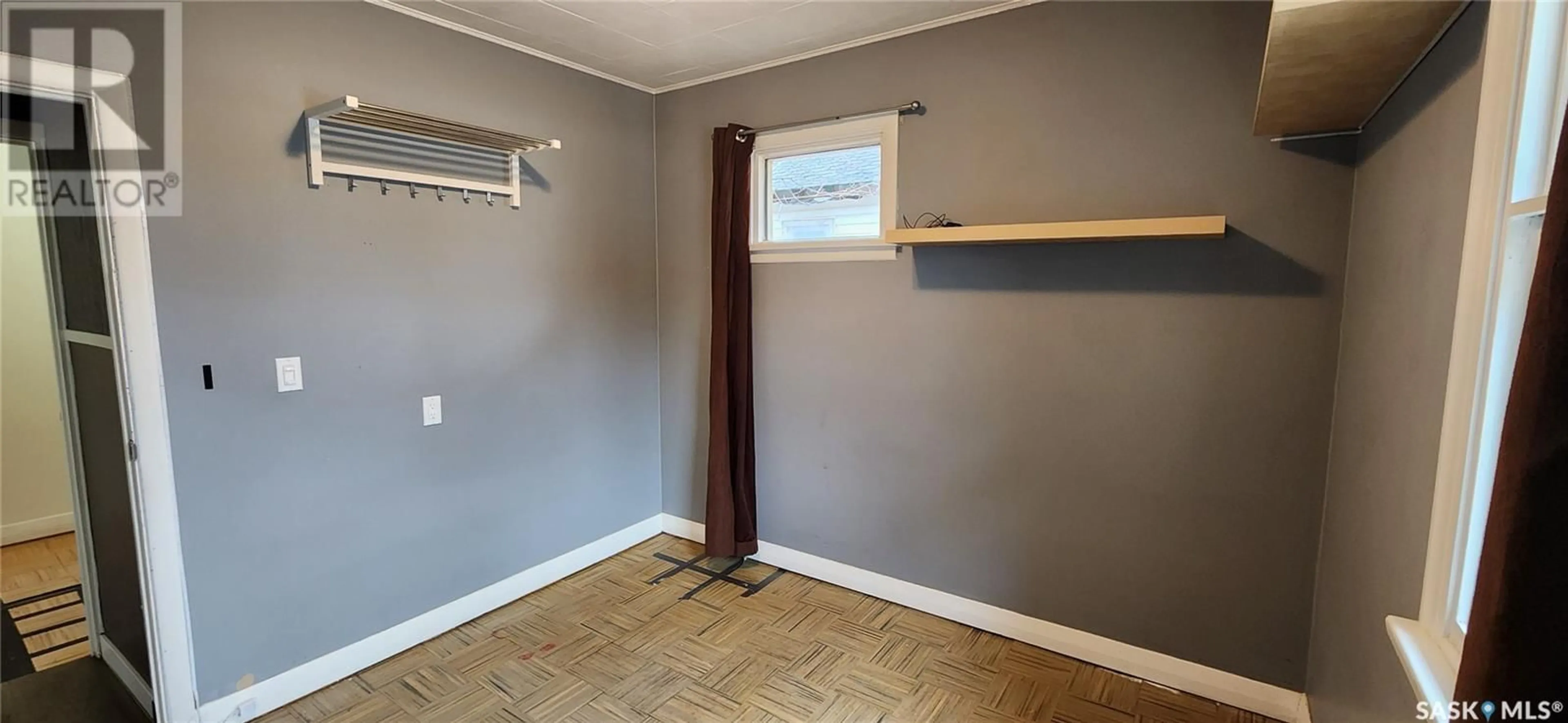 A pic of a room for 505 M AVENUE, Saskatoon Saskatchewan S7L2S7