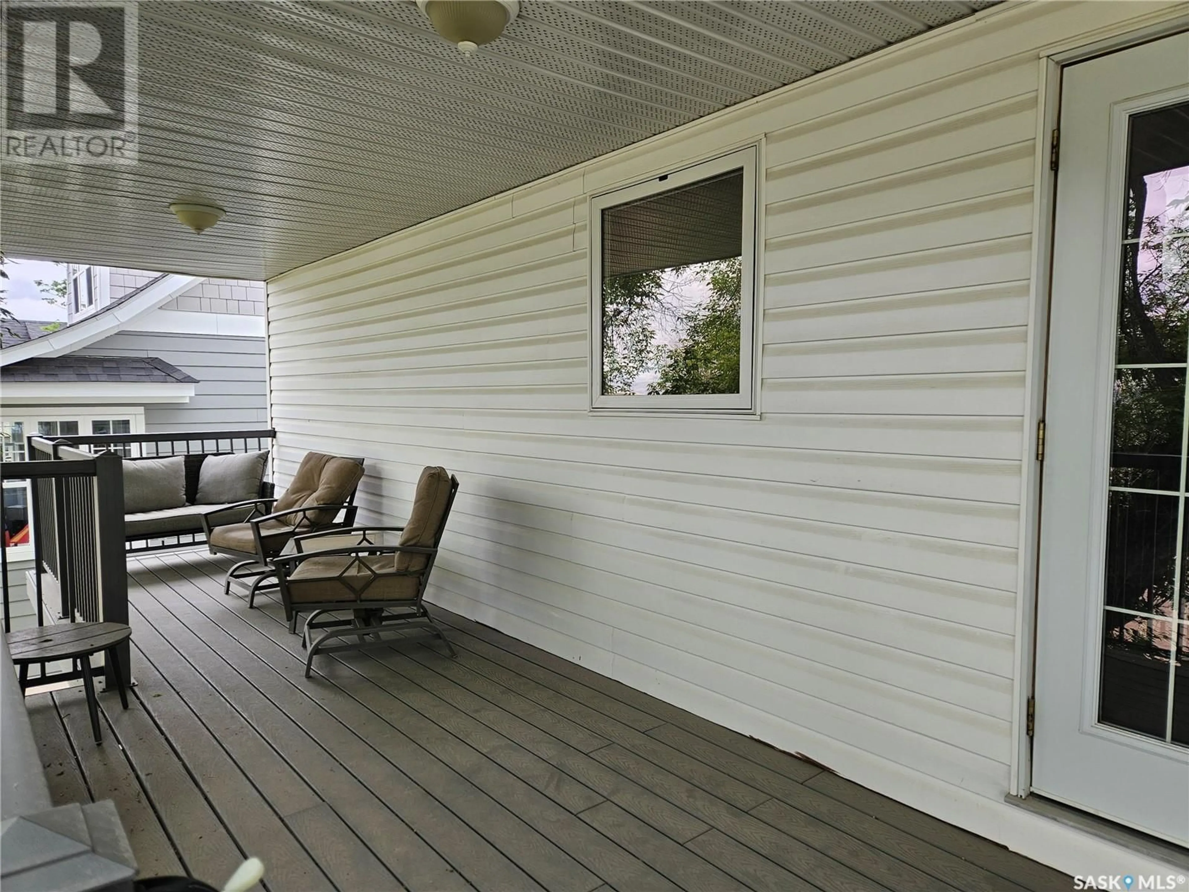 Patio, water/lake/river/ocean view for 420 1ST AVENUE, Swift Current Saskatchewan S9H0N4