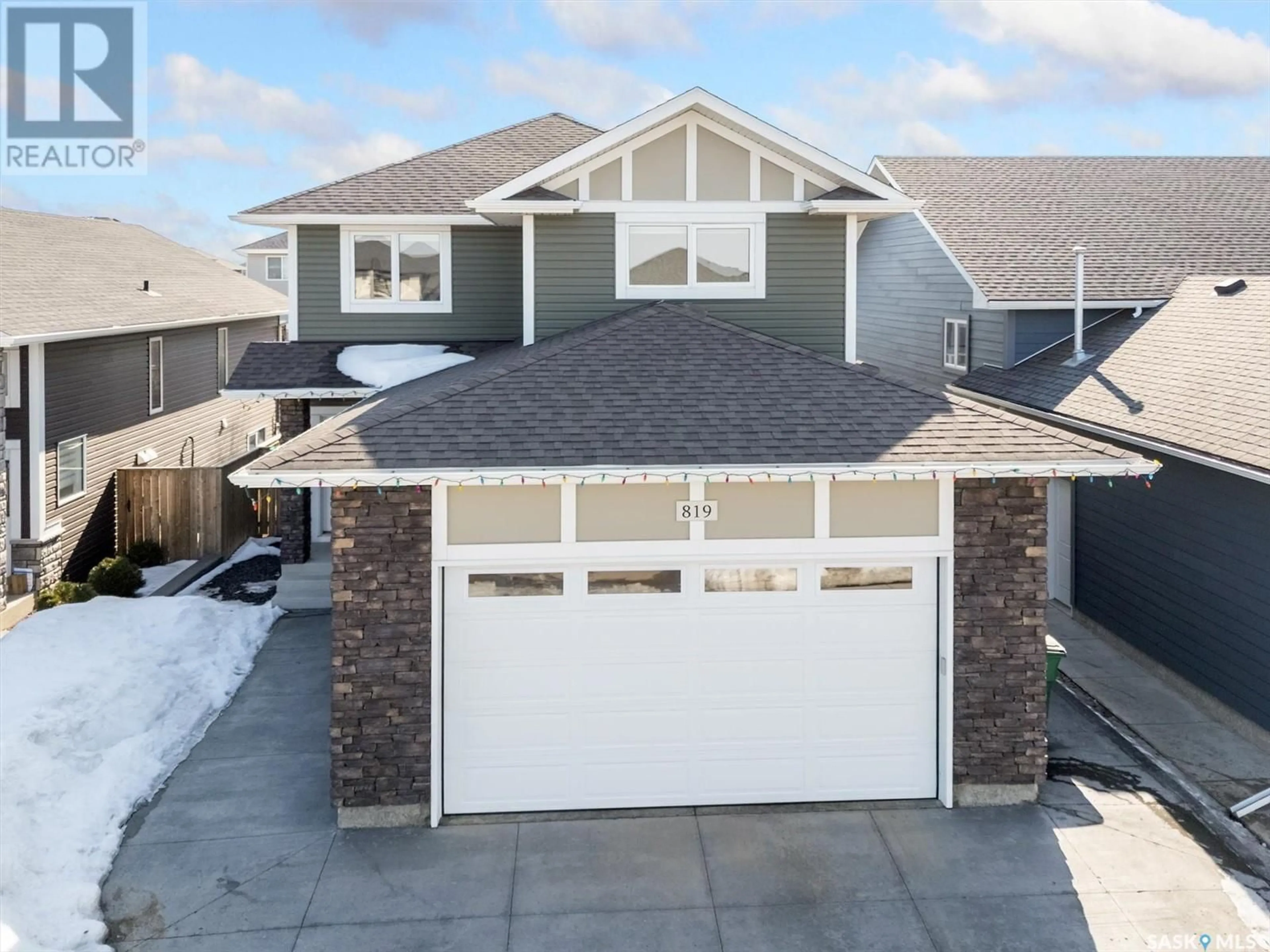 Home with vinyl exterior material, street for 819 PRINGLE COVE, Saskatoon Saskatchewan S7T1C9