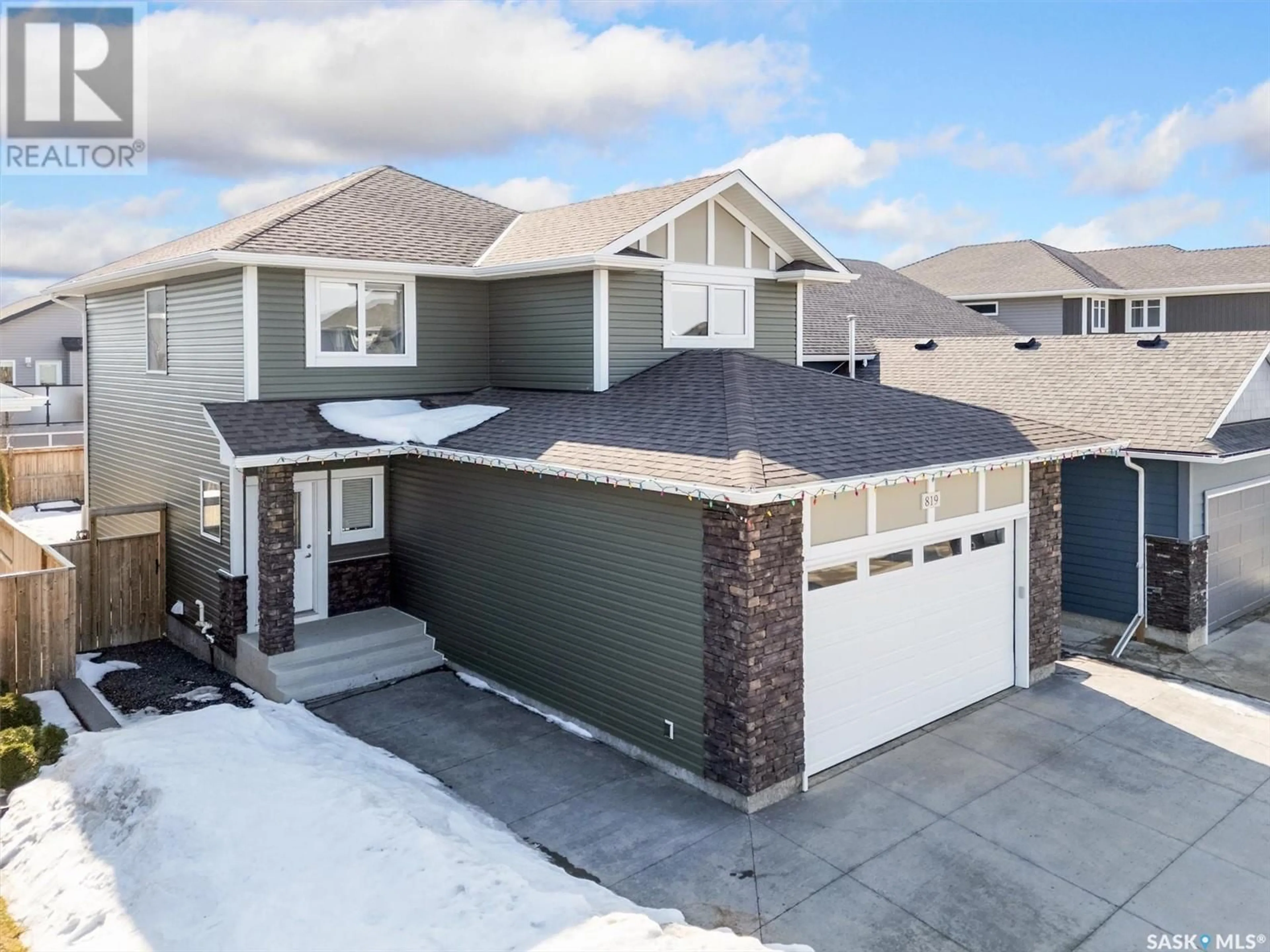A pic from outside/outdoor area/front of a property/back of a property/a pic from drone, street for 819 PRINGLE COVE, Saskatoon Saskatchewan S7T1C9