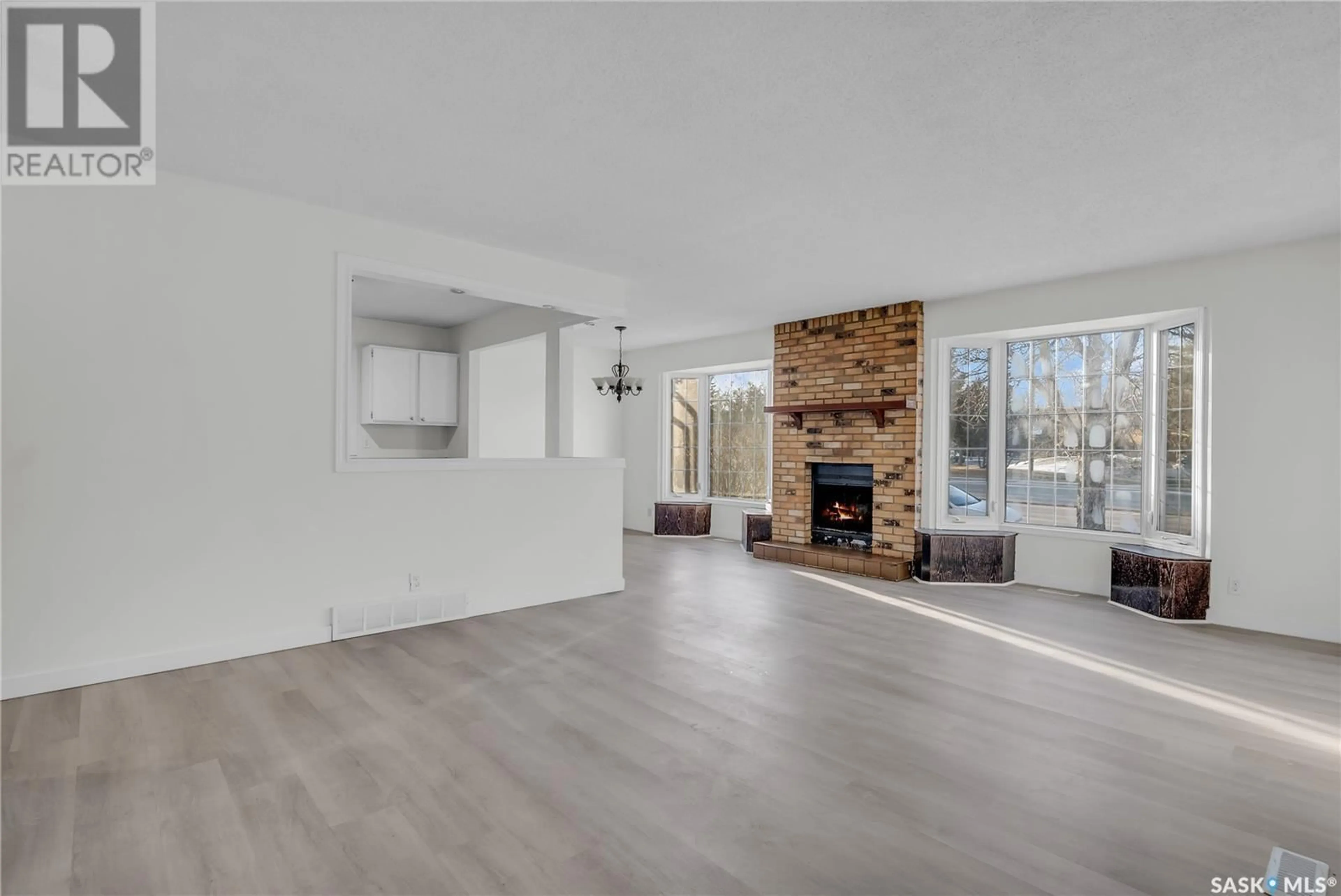 Living room with furniture, unknown for 615 LENORE DRIVE, Saskatoon Saskatchewan S7K5G7