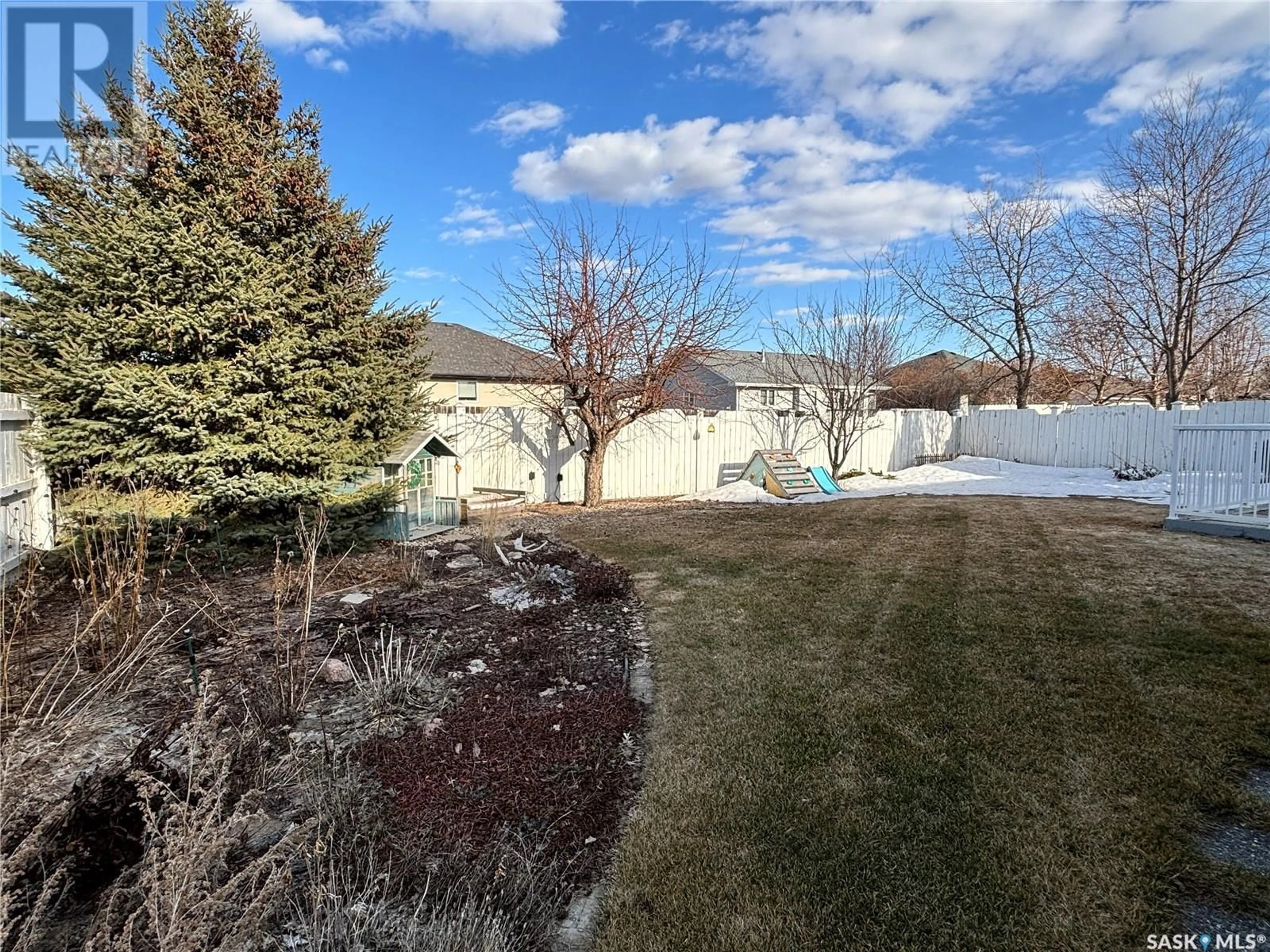 A pic from outside/outdoor area/front of a property/back of a property/a pic from drone, unknown for 1312 HEIDGERKEN CRESCENT, Humboldt Saskatchewan S0K2A0