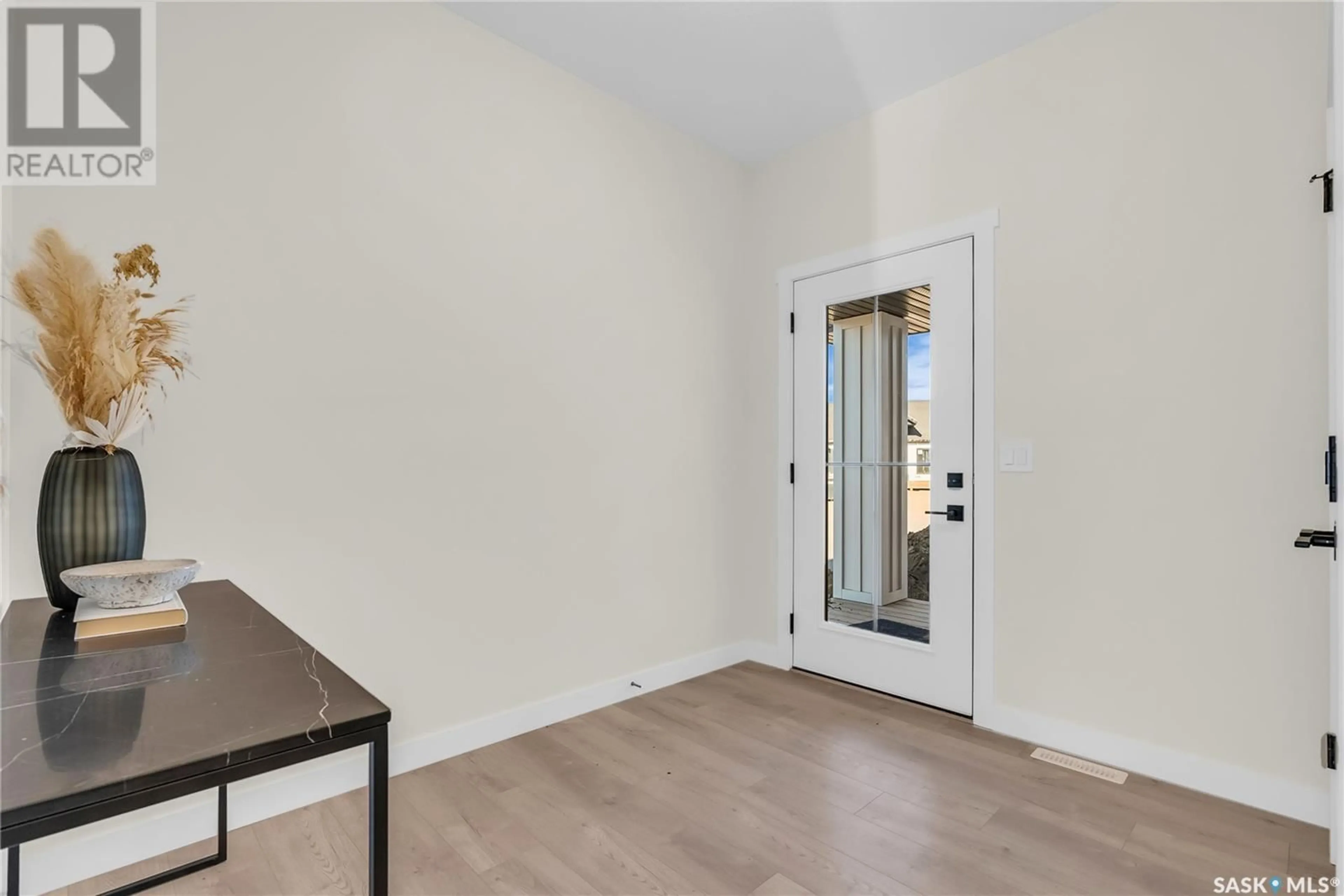 Indoor entryway for 328 LESKIW BEND, Saskatoon Saskatchewan S7V1R4