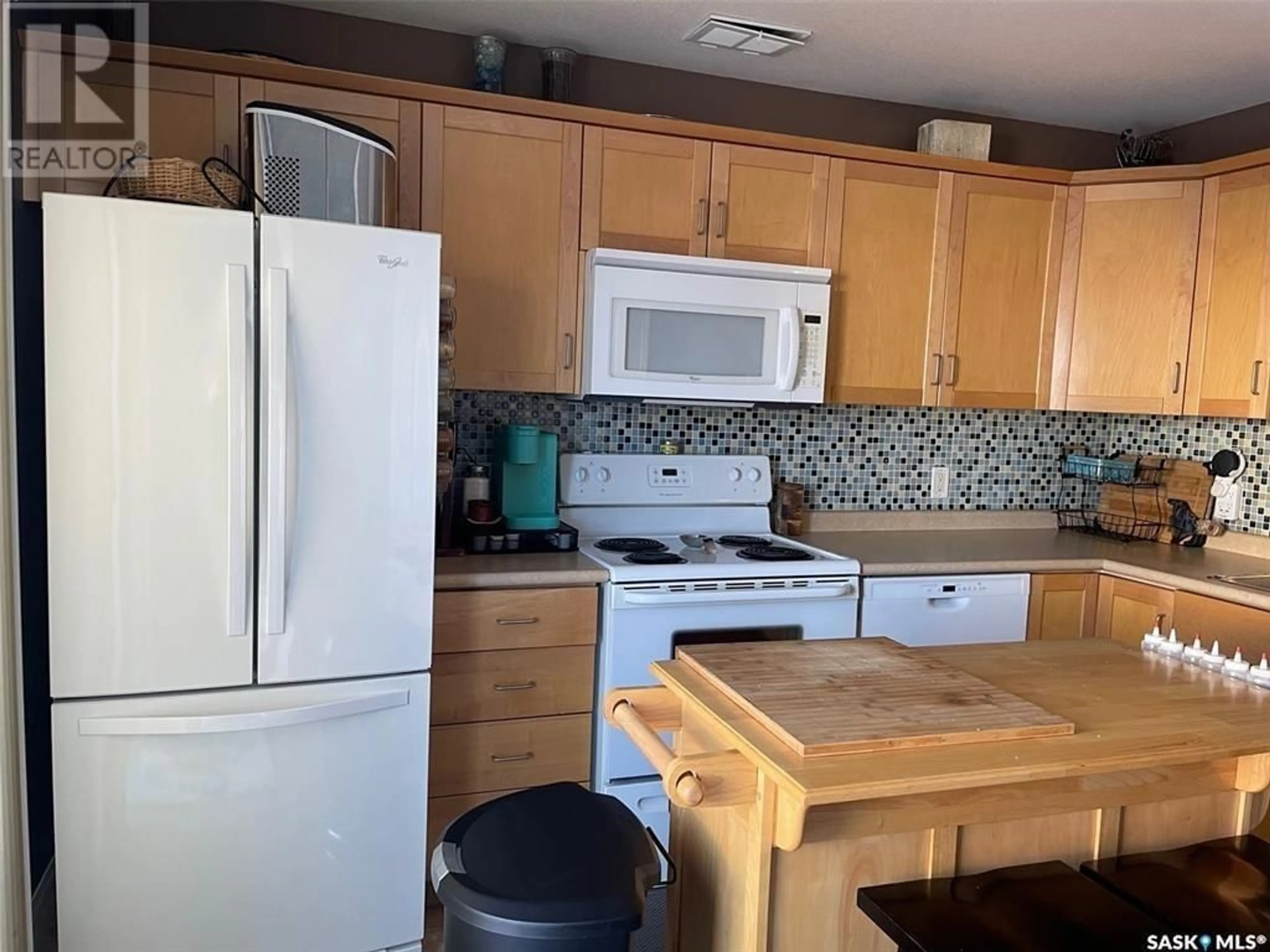 Standard kitchen, unknown for 3 - 1437 FIRST STREET, Estevan Saskatchewan S4A2X5