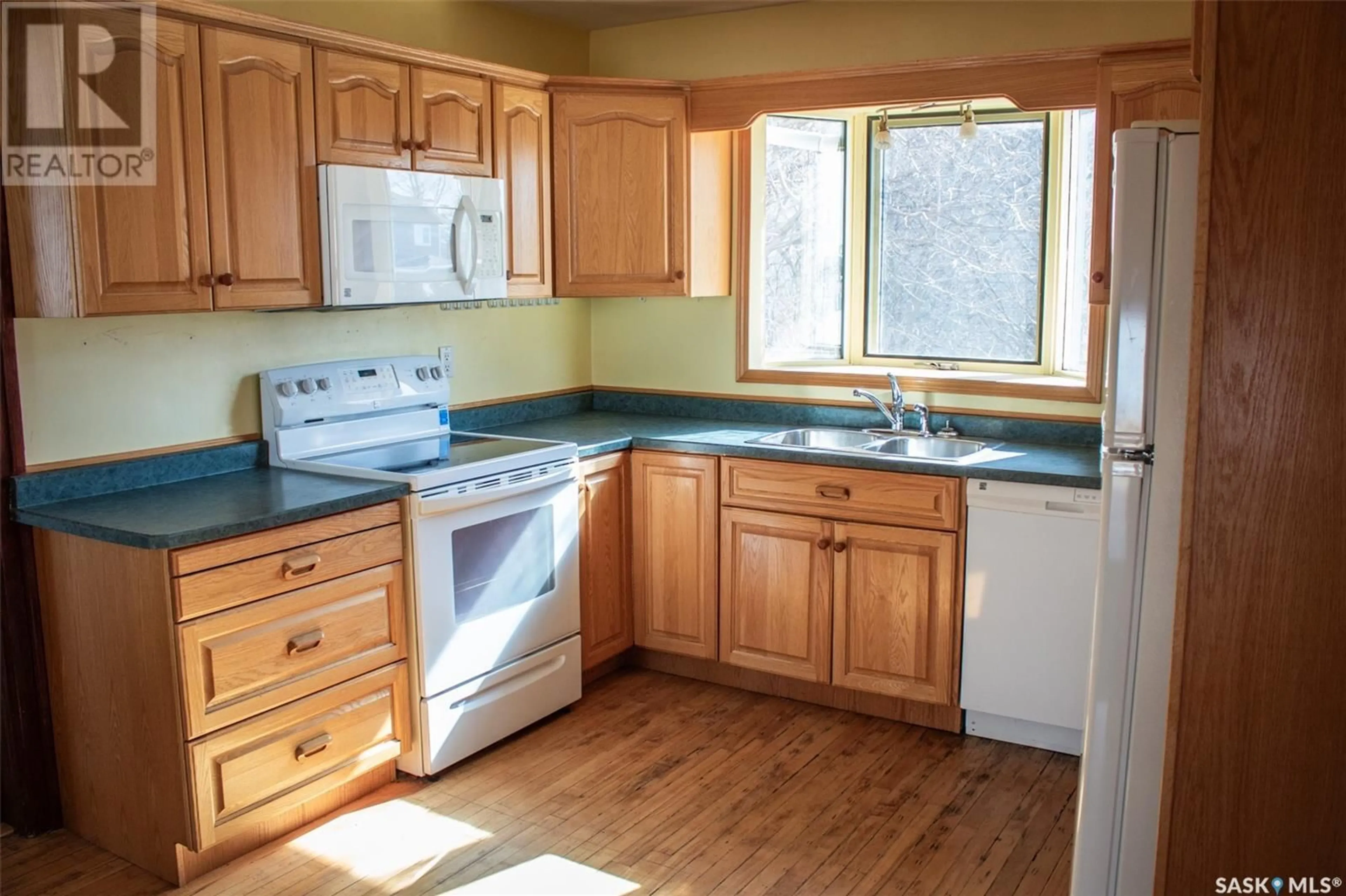 Standard kitchen, unknown for 514 STOVEL AVENUE, Melfort Saskatchewan S0E1A0