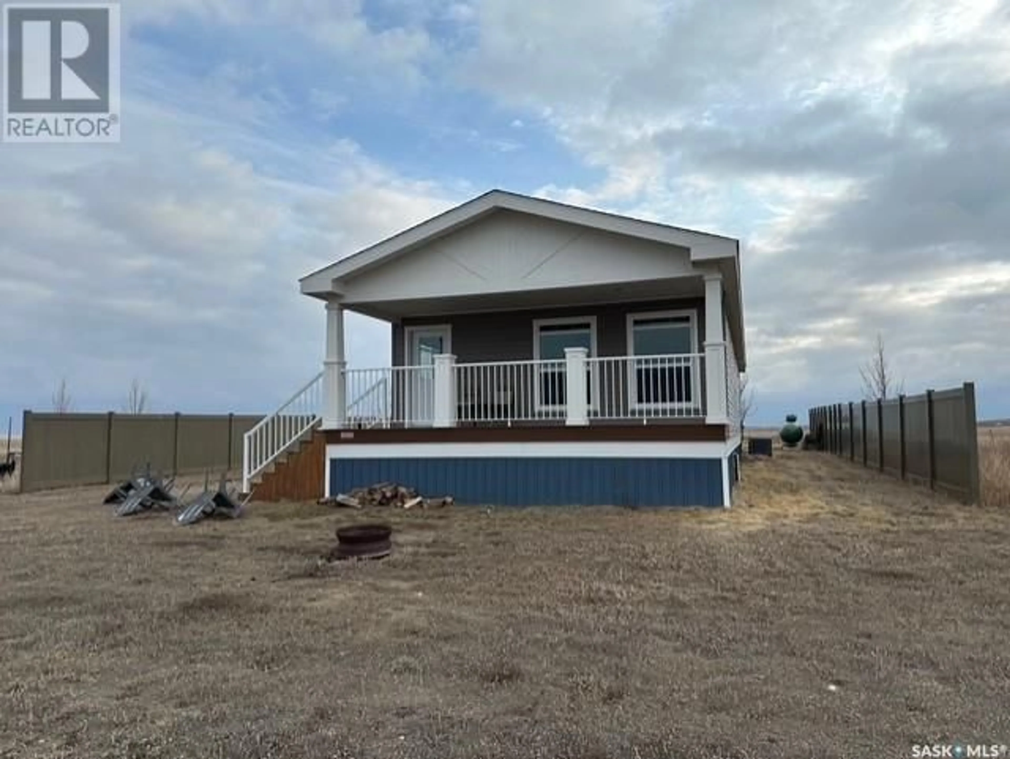 Home with vinyl exterior material, unknown for 11 LAKESHORE DRIVE, Gravelbourg Rm No. 104 Saskatchewan S0H1X0