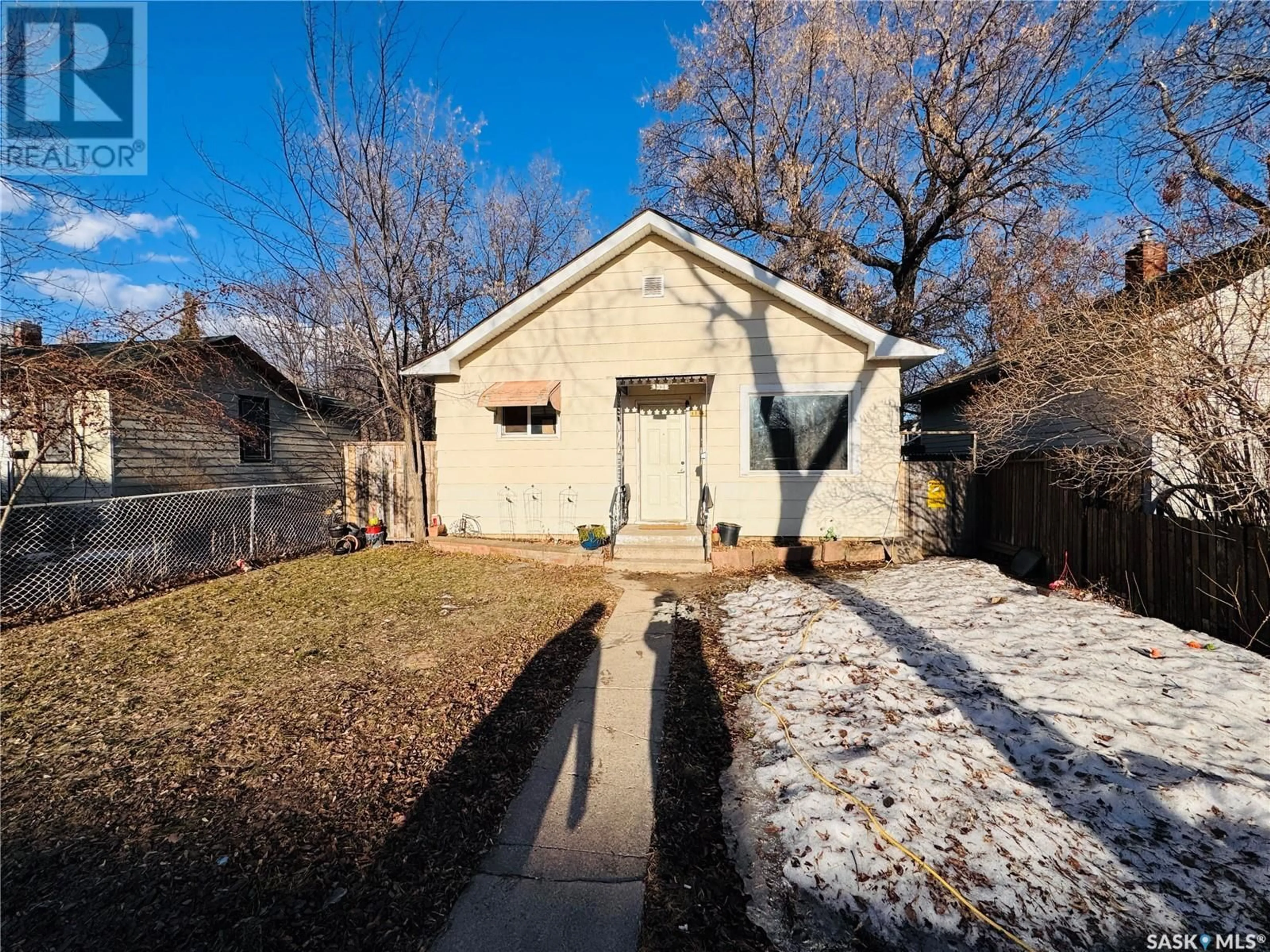 A pic from outside/outdoor area/front of a property/back of a property/a pic from drone, street for 1336 D AVENUE, Saskatoon Saskatchewan S7L1P3