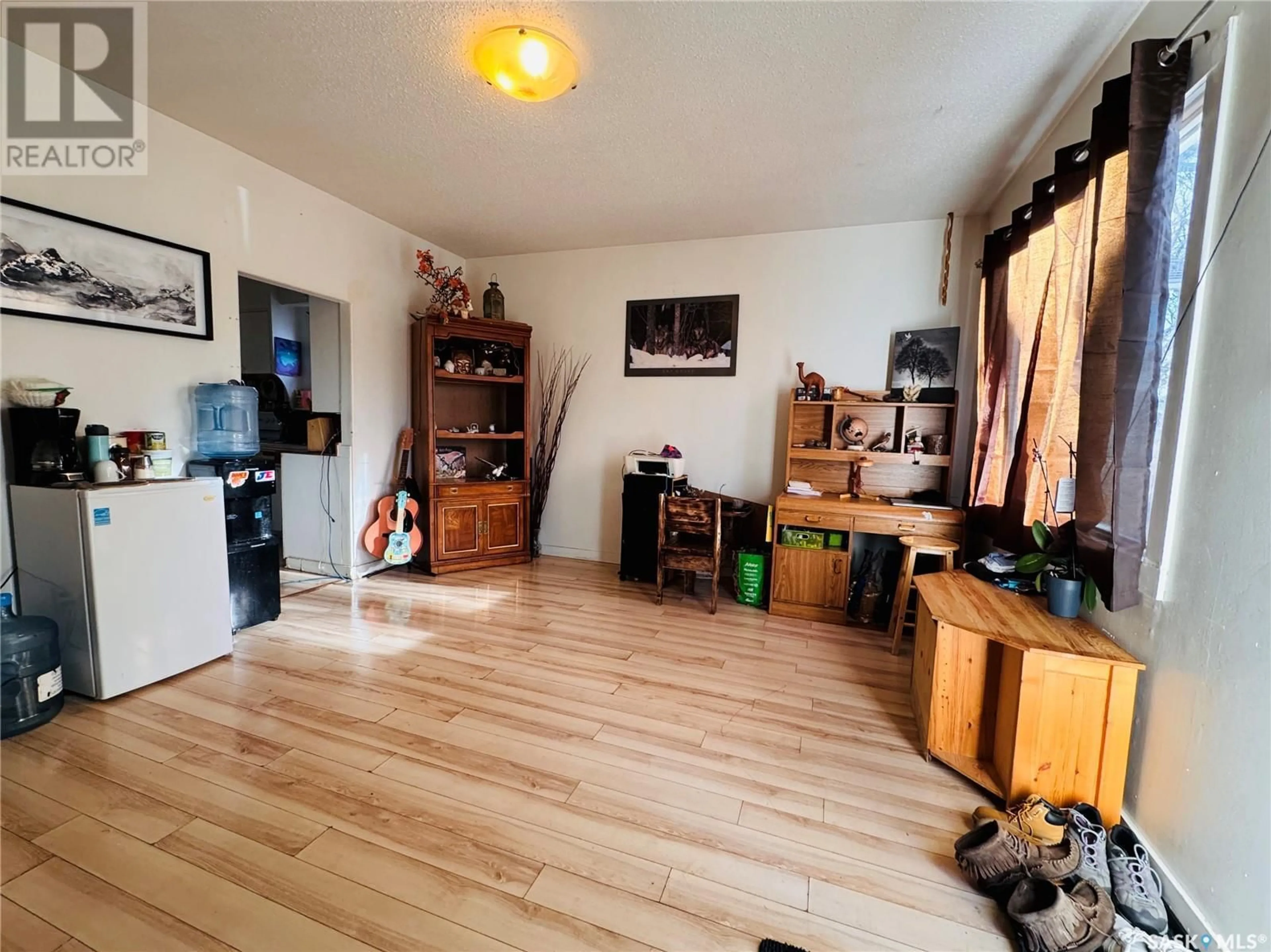 A pic of a room for 1336 D AVENUE, Saskatoon Saskatchewan S7L1P3