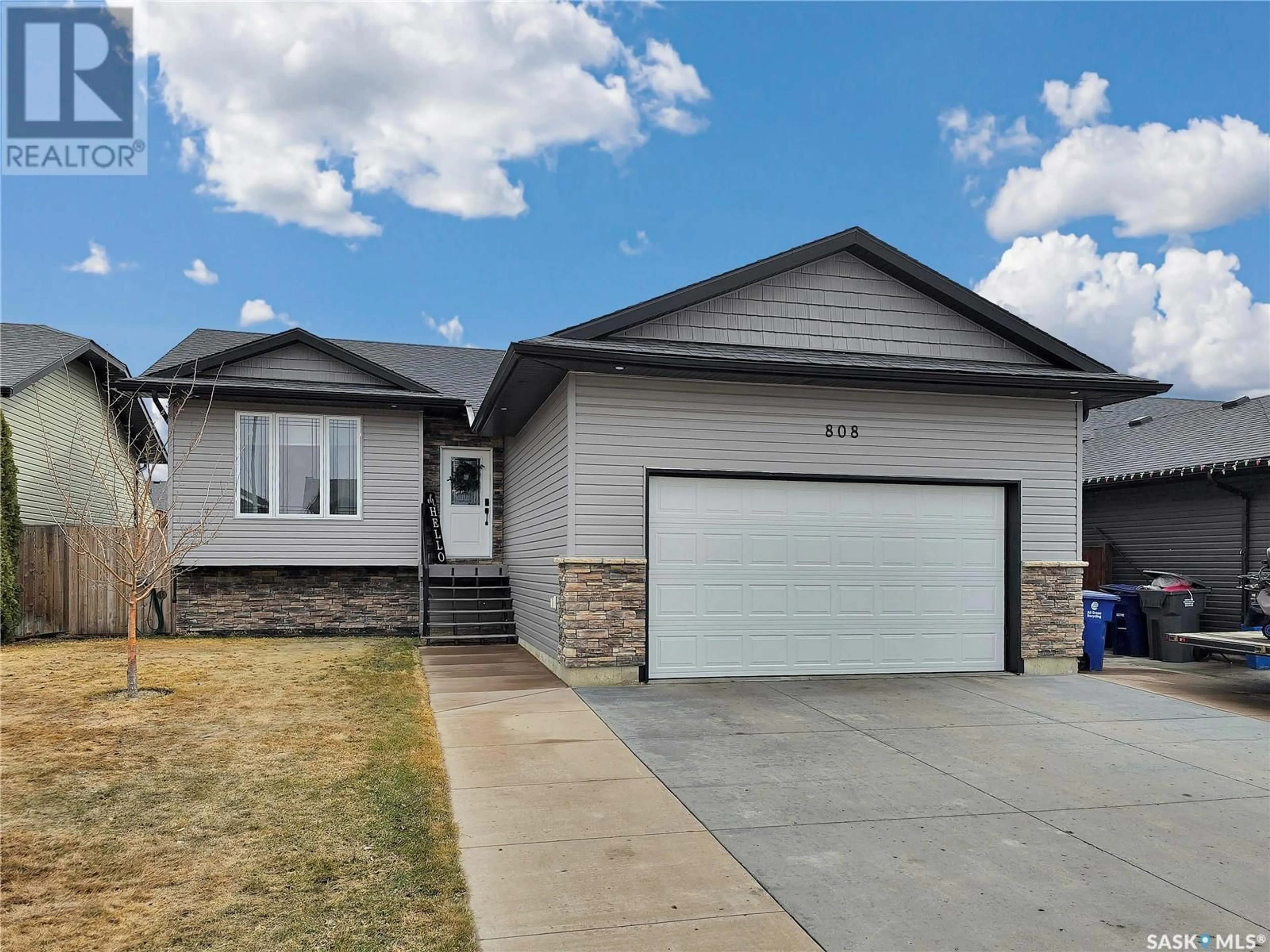 Home with vinyl exterior material, street for 808 JANESON CRESCENT, Warman Saskatchewan S0K4S2