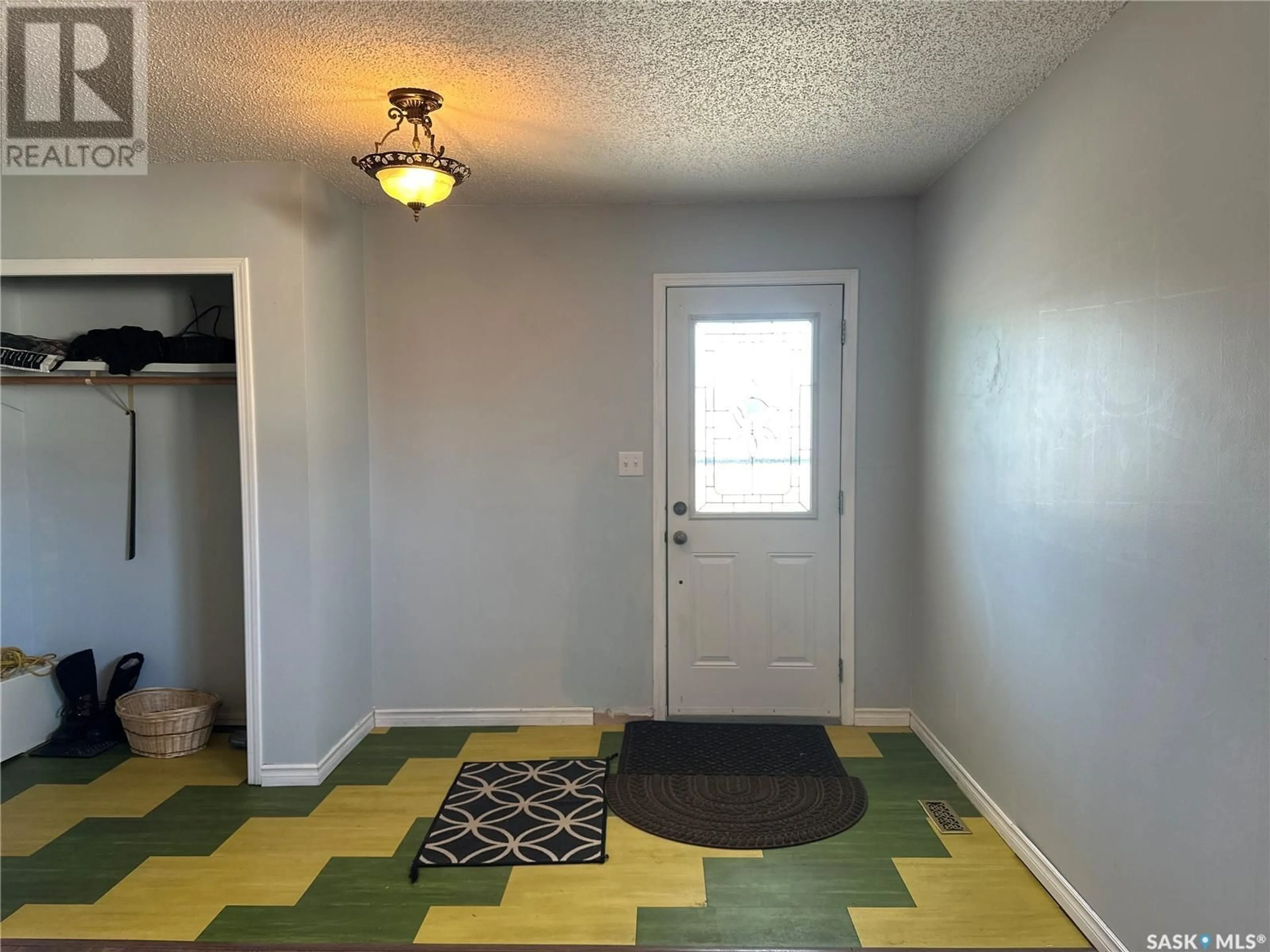 Indoor entryway for 224 7TH STREET, Humboldt Saskatchewan S0K2A0