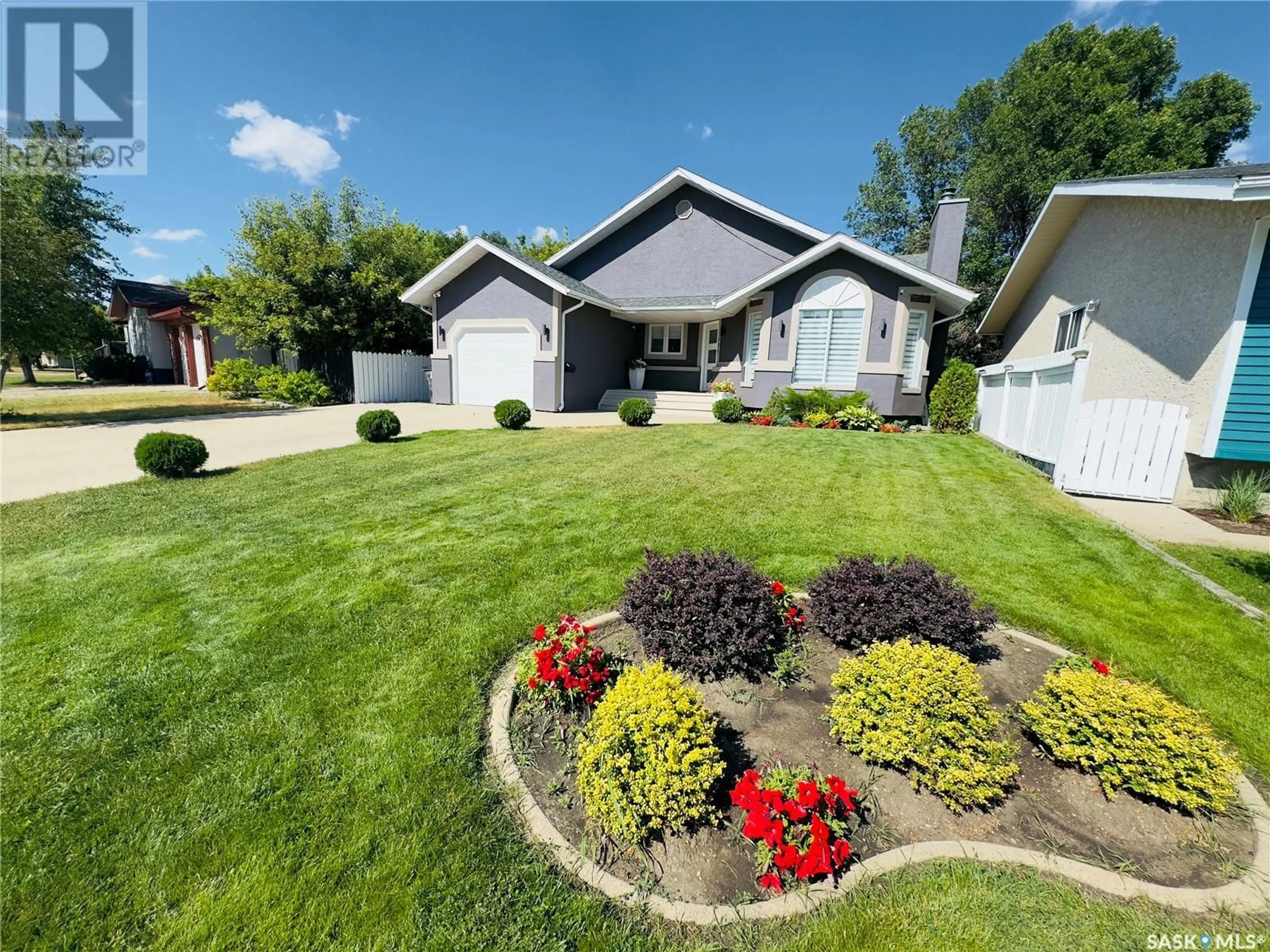 Home with vinyl exterior material, street for 1484 MATHER CRESCENT, Estevan Saskatchewan S4A2J8