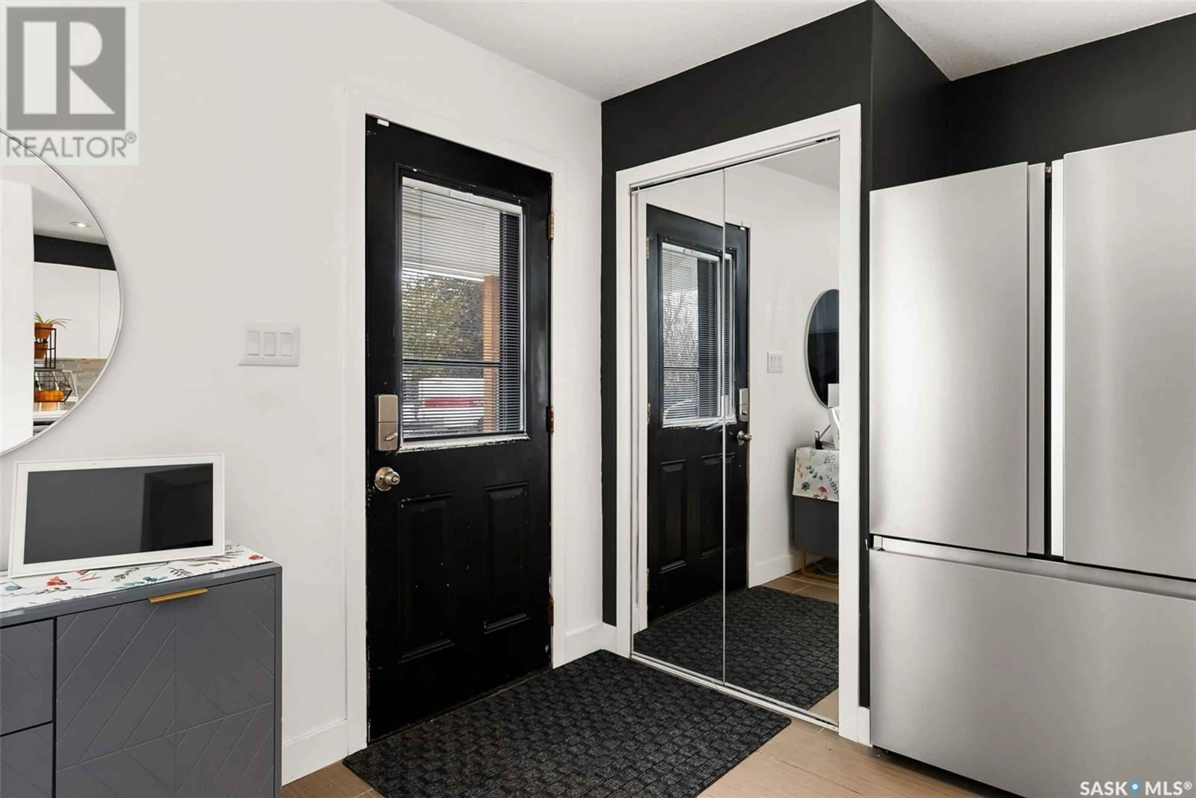 Indoor entryway for 1728 MCINTOSH STREET, Regina Saskatchewan S4T5C5