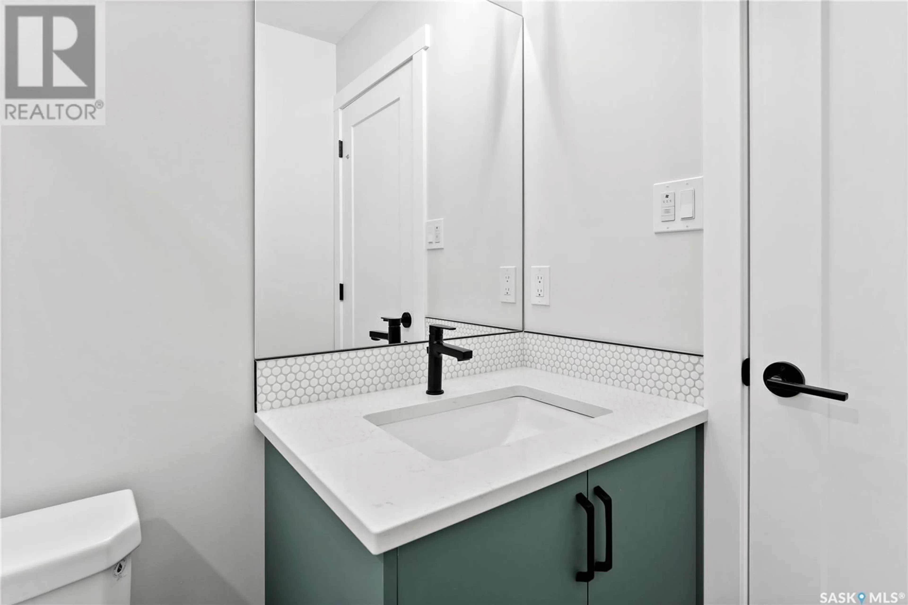 Standard bathroom, ceramic/tile floor for 2961 WELBY WAY, Regina Saskatchewan S4V4A2