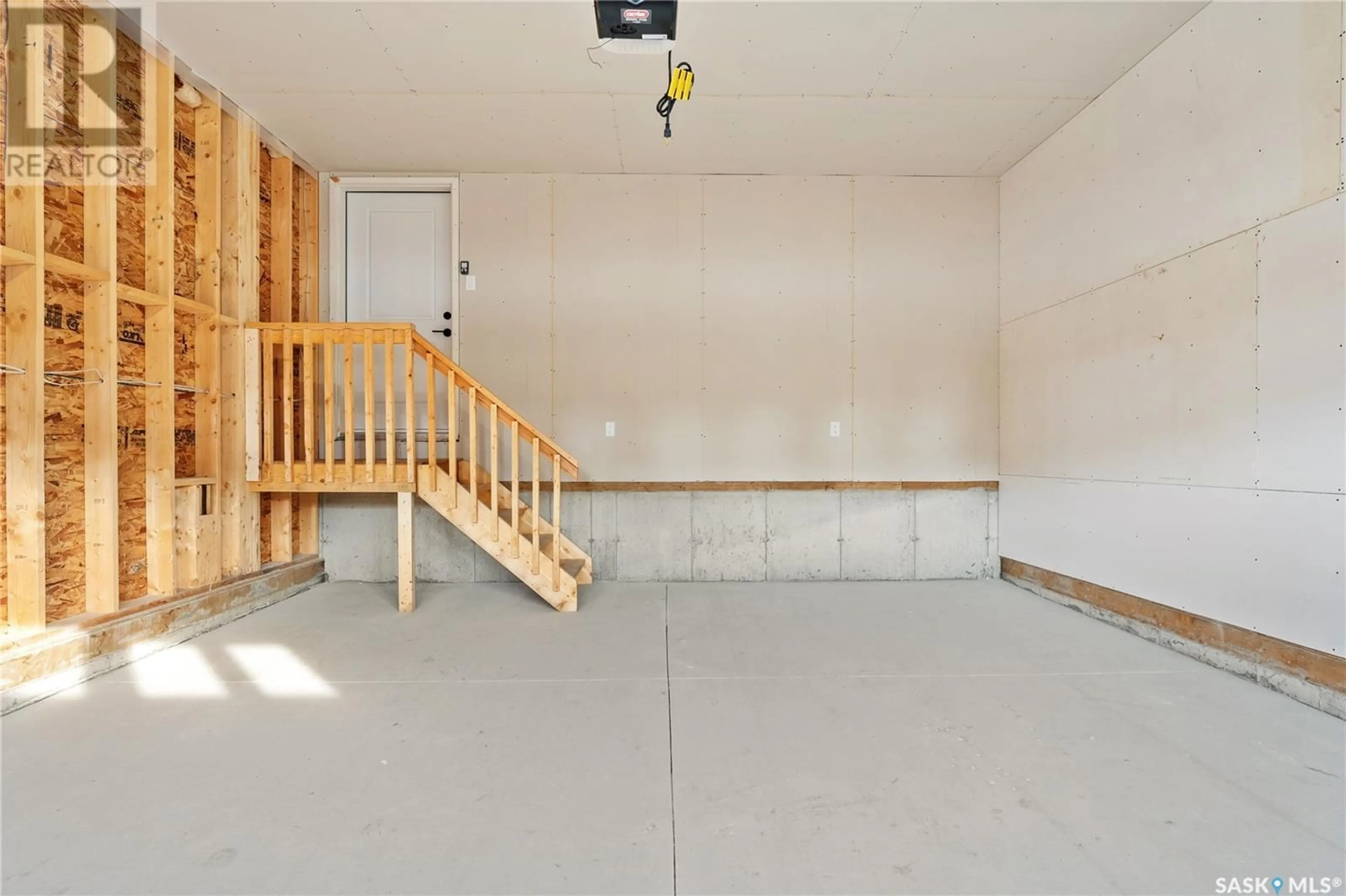 Indoor garage for 2961 WELBY WAY, Regina Saskatchewan S4V4A2