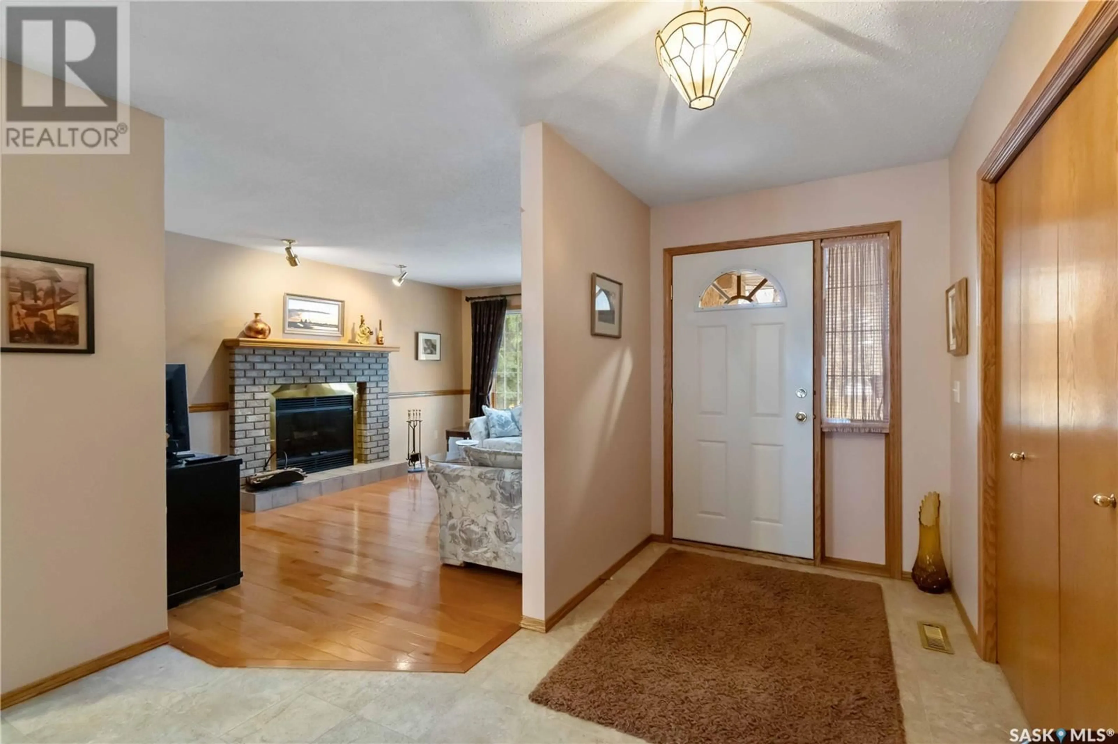 Indoor entryway for 702 STEIGER PLACE, Saskatoon Saskatchewan S7N4K3